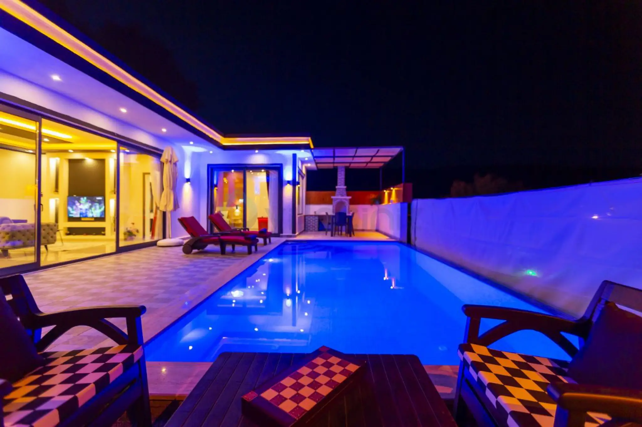 Villa Elera, Kalkan Sarıbelen bölgesinde Jakuzili Balayı Villası
