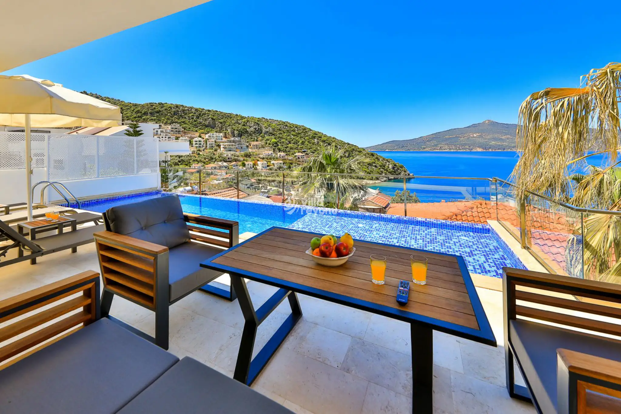 Villa Zenera, Kalkan Kışla bölgesinde deniz manzaralı denize ve merkeze yakın 8 kişilik kiralık villa