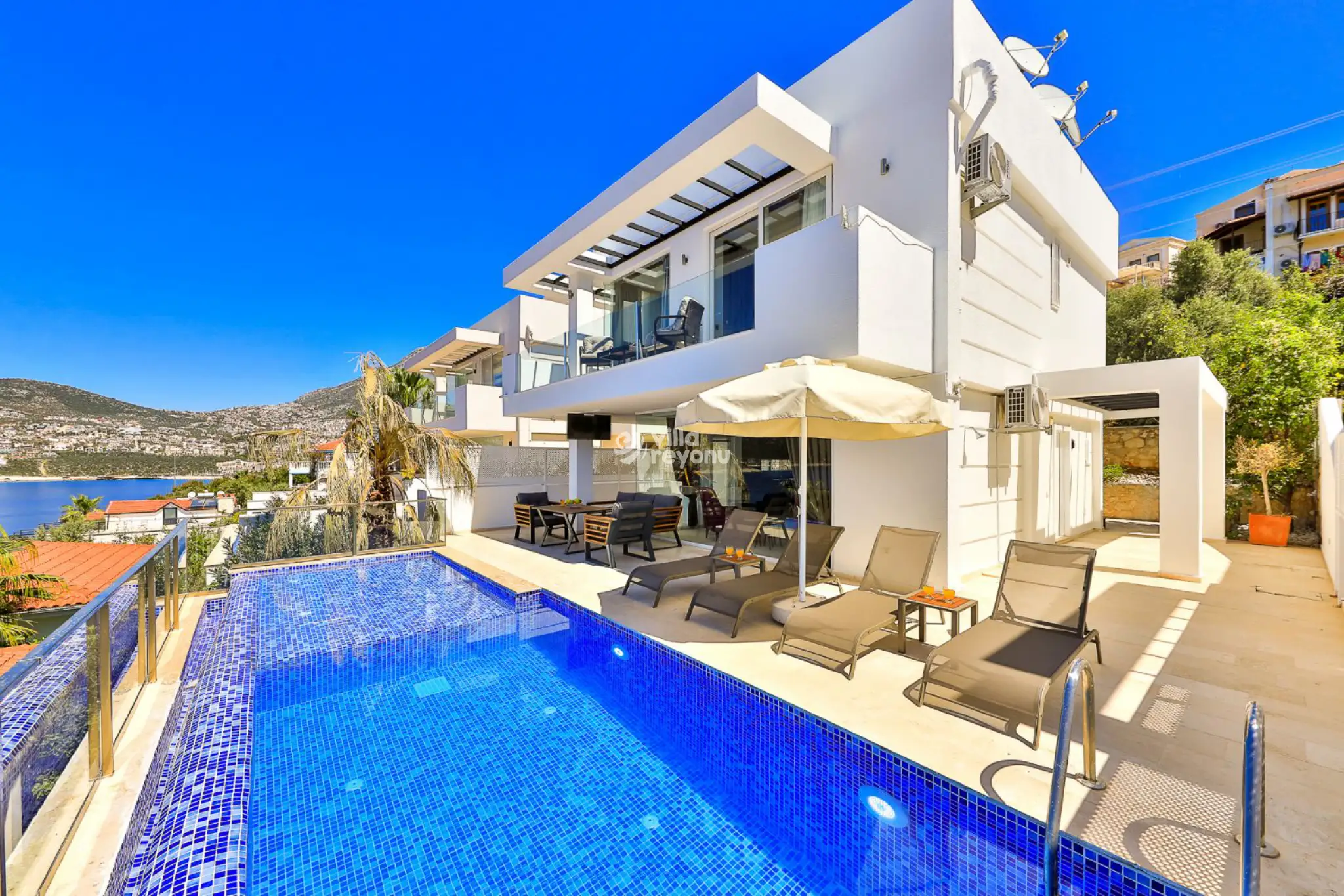 Villa Zenera, Kalkan Kışla bölgesinde deniz manzaralı denize ve merkeze yakın 8 kişilik kiralık villa