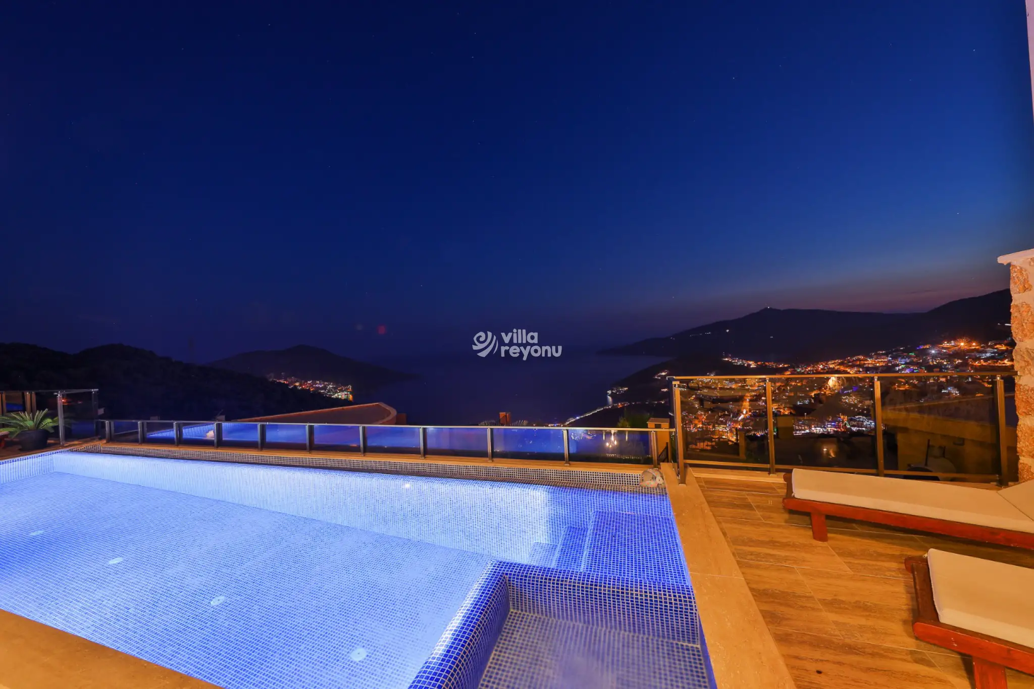Villa Thalassa, Kalkan Kızıltaş bölgesinde 6 kişilik merkezi konumda kiralık villa