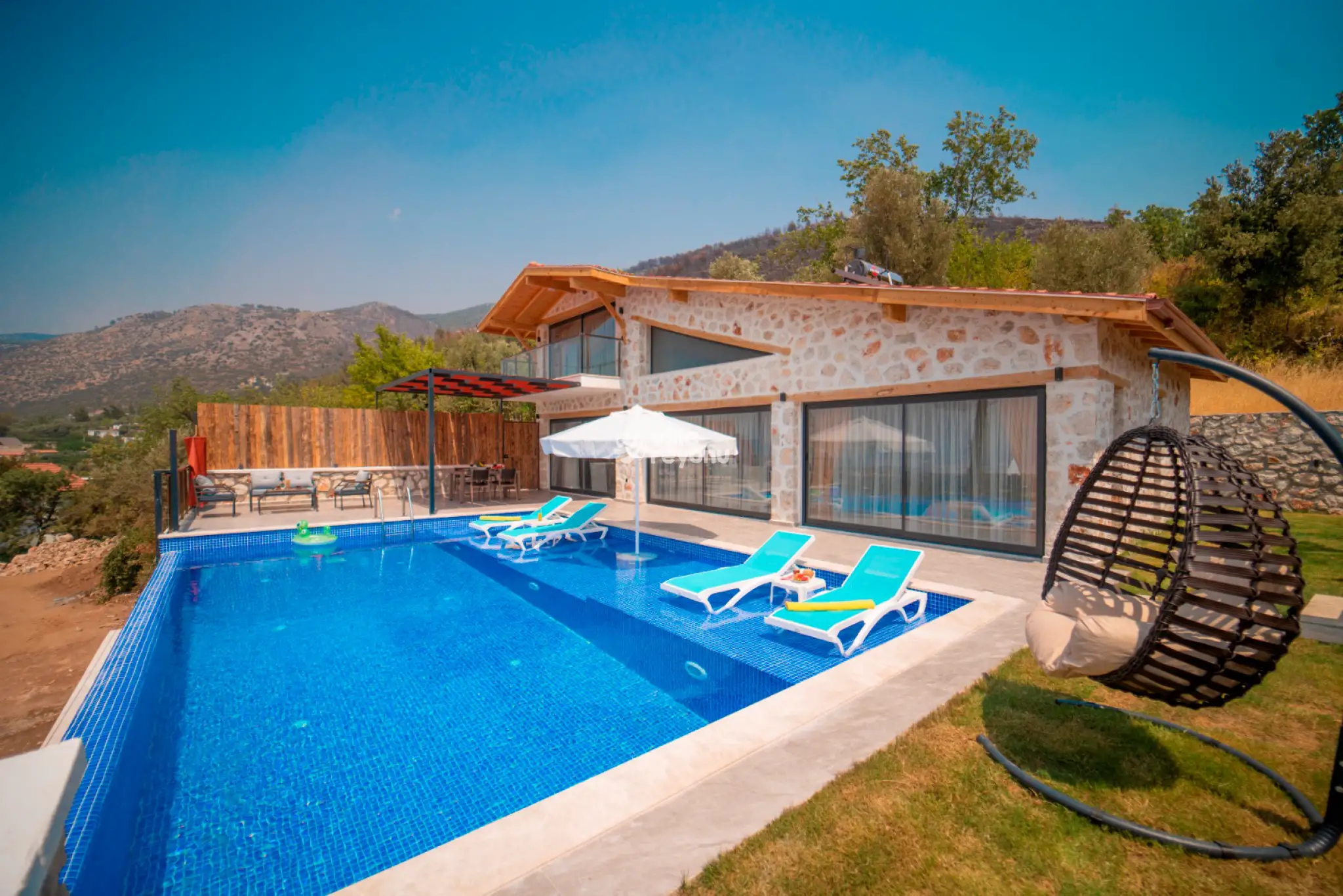 Kiralık Havuzlu Villa