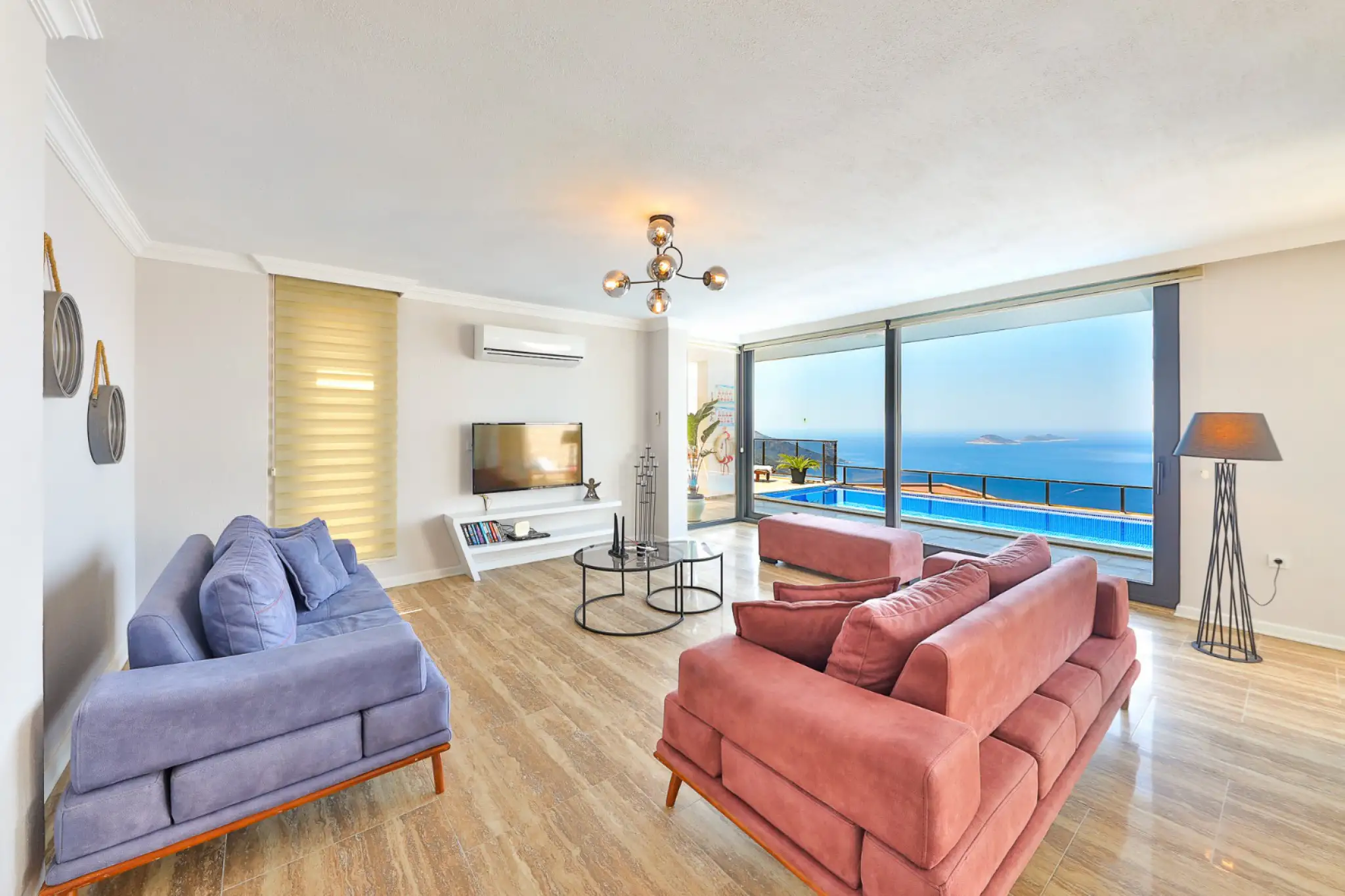 Villa Thalassa, Kalkan Kızıltaş bölgesinde 6 kişilik merkezi konumda kiralık villa