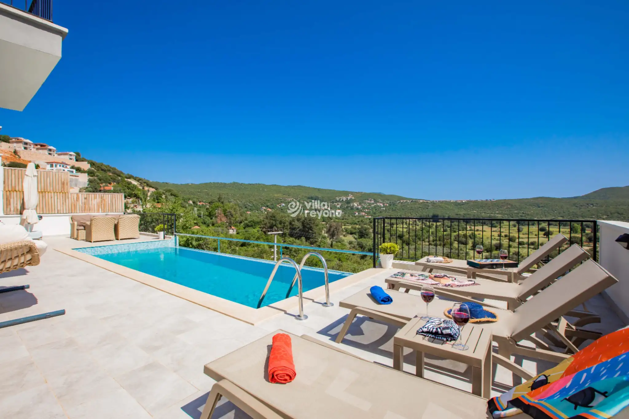 Villa Valor, Kaş Çukurbağ bölgesinde geniş ailelelere uygun 10 kişilik doğa içinde kiralık villa