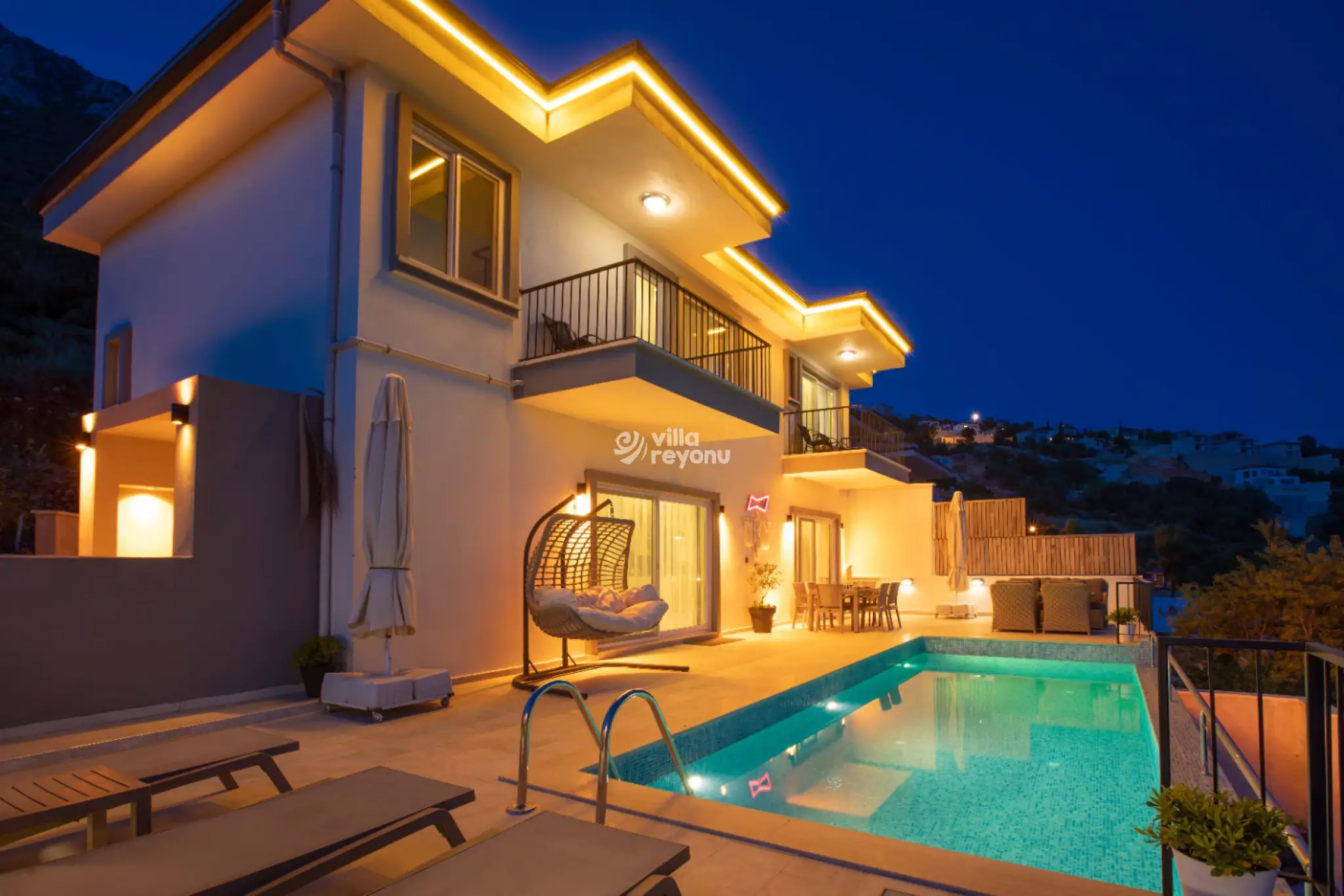 Villa Valor, Kaş Çukurbağ bölgesinde geniş ailelelere uygun 10 kişilik doğa içinde kiralık villa
