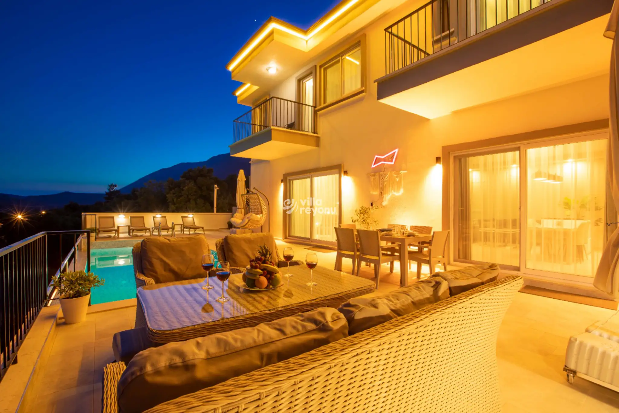 Villa Valor, Kaş Çukurbağ bölgesinde geniş ailelelere uygun 10 kişilik doğa içinde kiralık villa