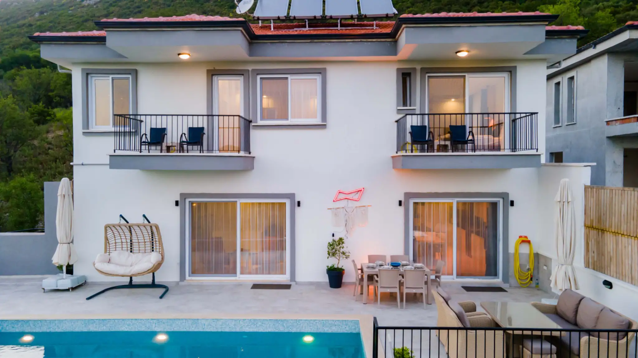 Villa Valor, Kaş Çukurbağ bölgesinde geniş ailelelere uygun 10 kişilik doğa içinde kiralık villa