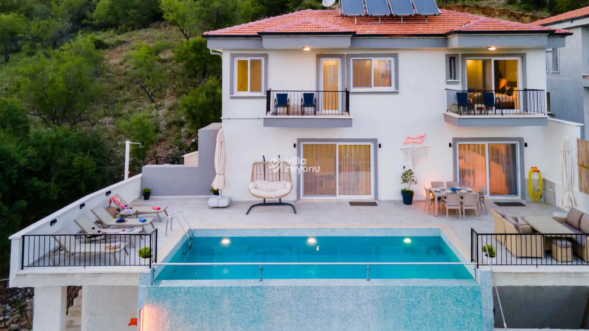 Villa Valor, Kaş Çukurbağ bölgesinde geniş ailelelere uygun 10 kişilik doğa içinde kiralık villa