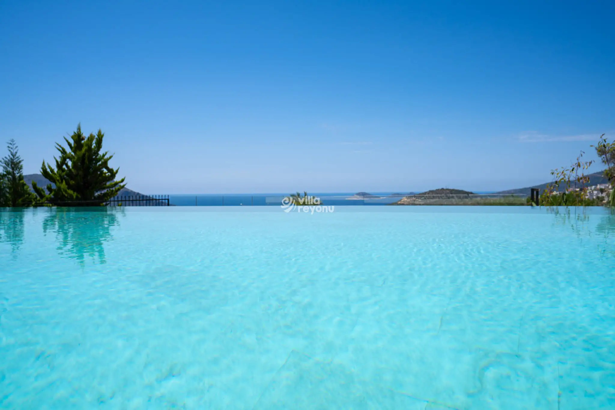 VİLLA LUXERA, Kalkan Kızıltaş bölgesinde merkezi konumda deniz manzaralı 10 kişilik kiralık villa 