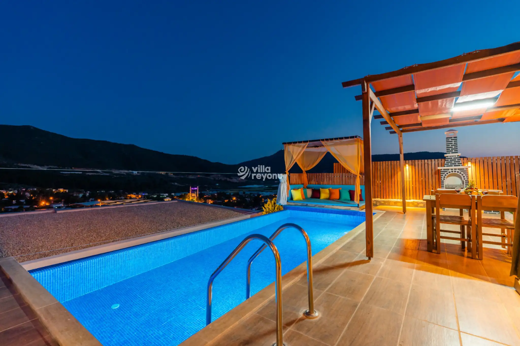 Villa Reva 2, Kalkan Yeşilköy bölgesinde jakuzili kiralık balayı villası