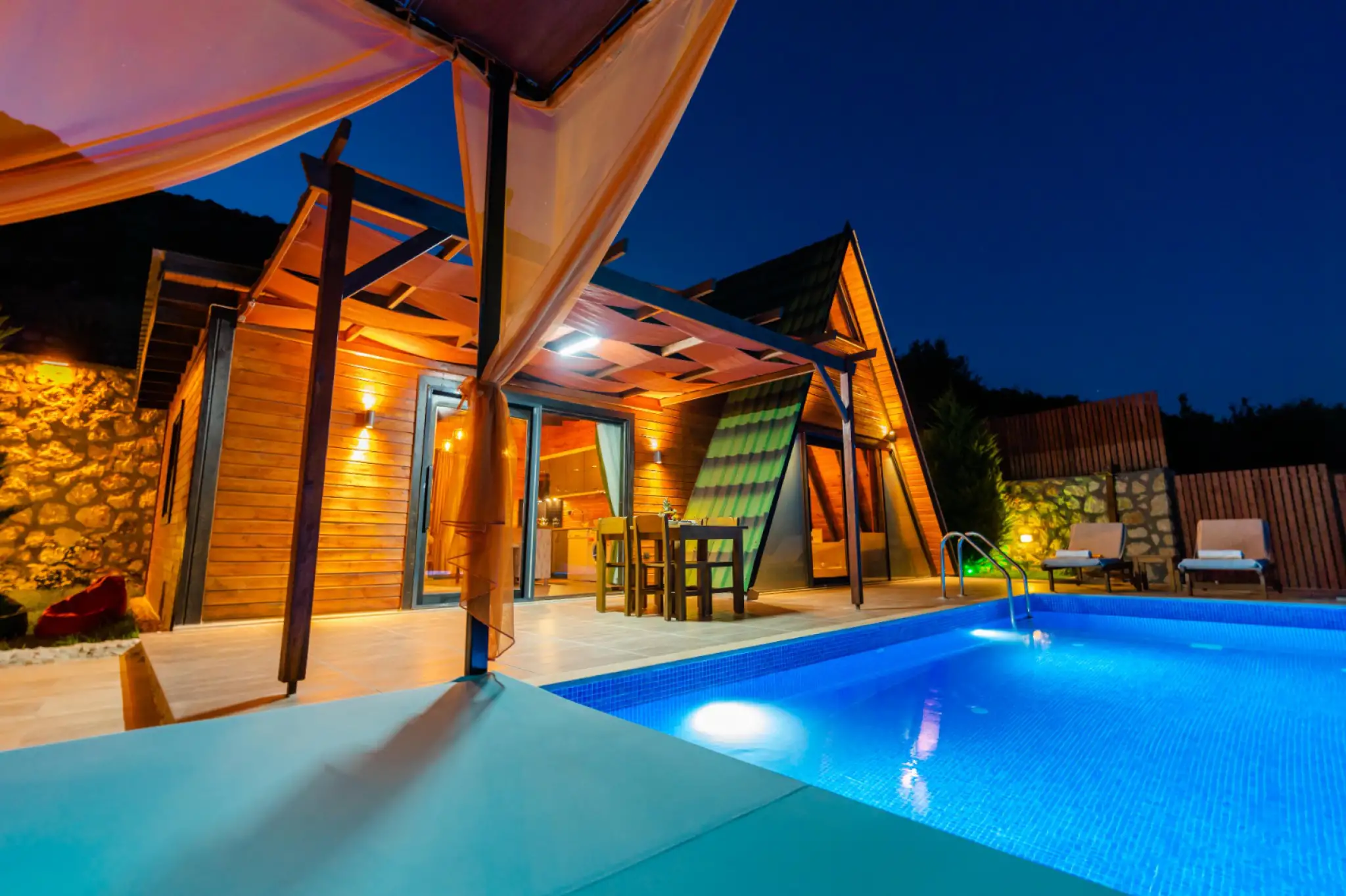 Villa Reva 2, Kalkan Yeşilköy bölgesinde jakuzili kiralık balayı villası