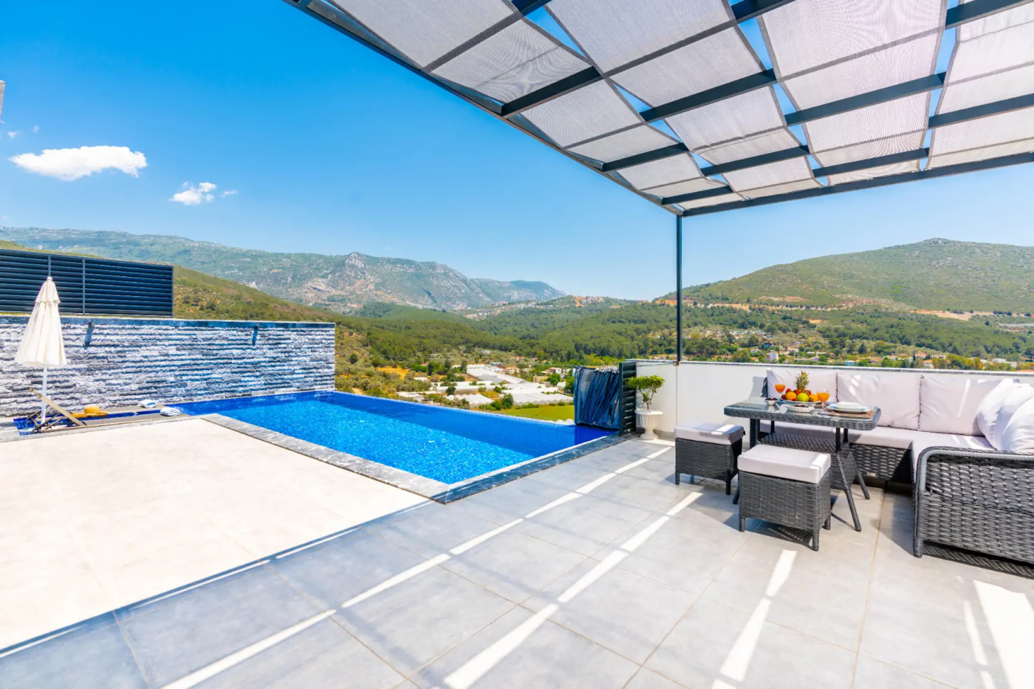 Villa Reya, Kalkan Yeşilköy mevkiinde 2 kişilik kiralık jakuzili saunalı balayı villası