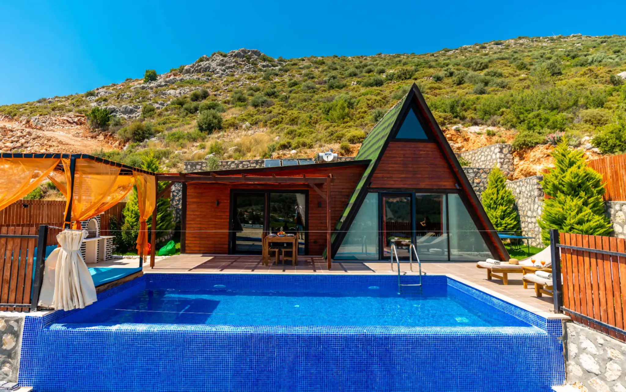 Villa Reva 2, Kalkan Yeşilköy bölgesinde jakuzili kiralık balayı villası