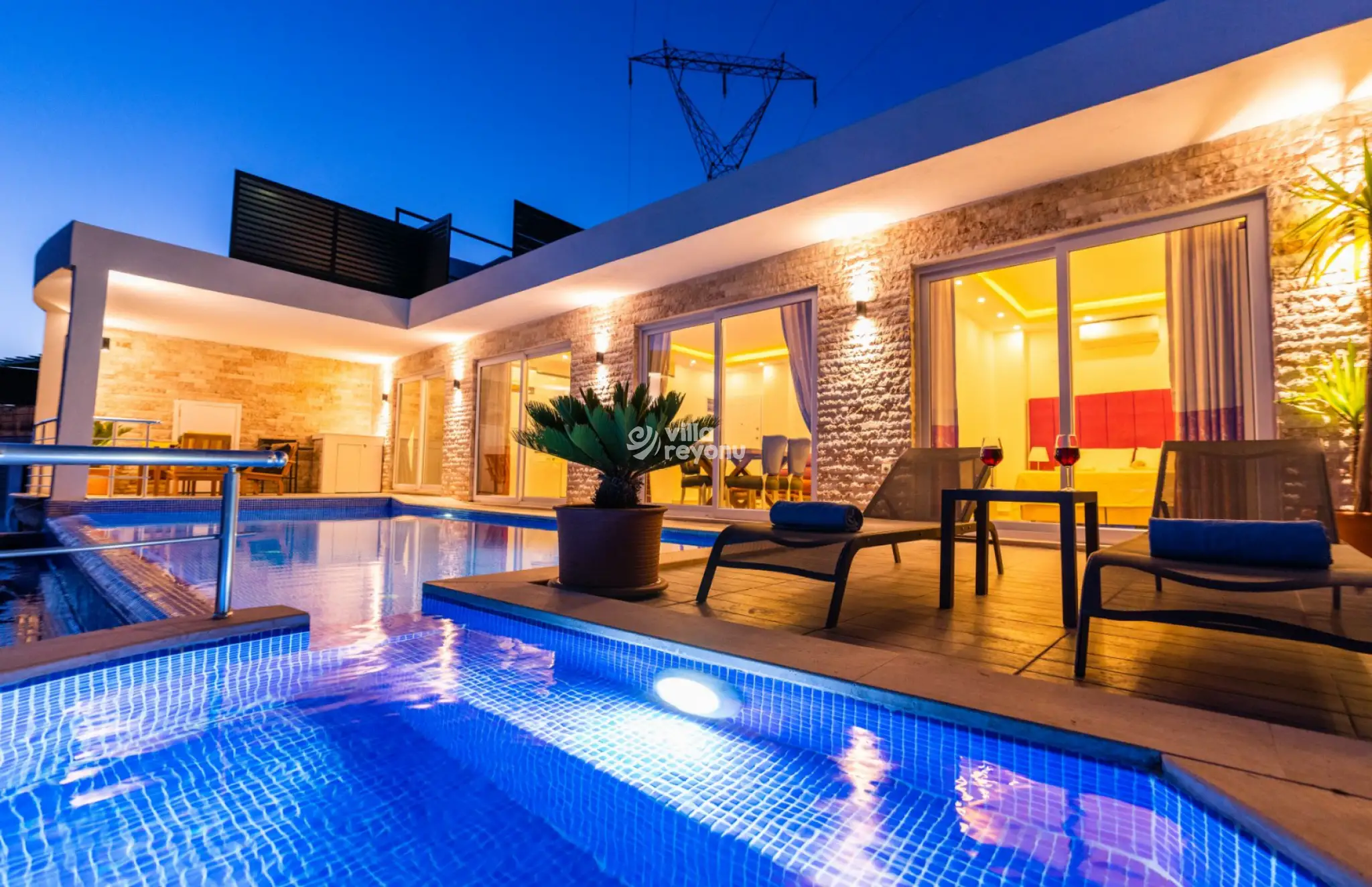 Villa Edenza, Kalkan Akbel bölgesinde merkezi konumda 4 kişilik deniz manzaralı villa