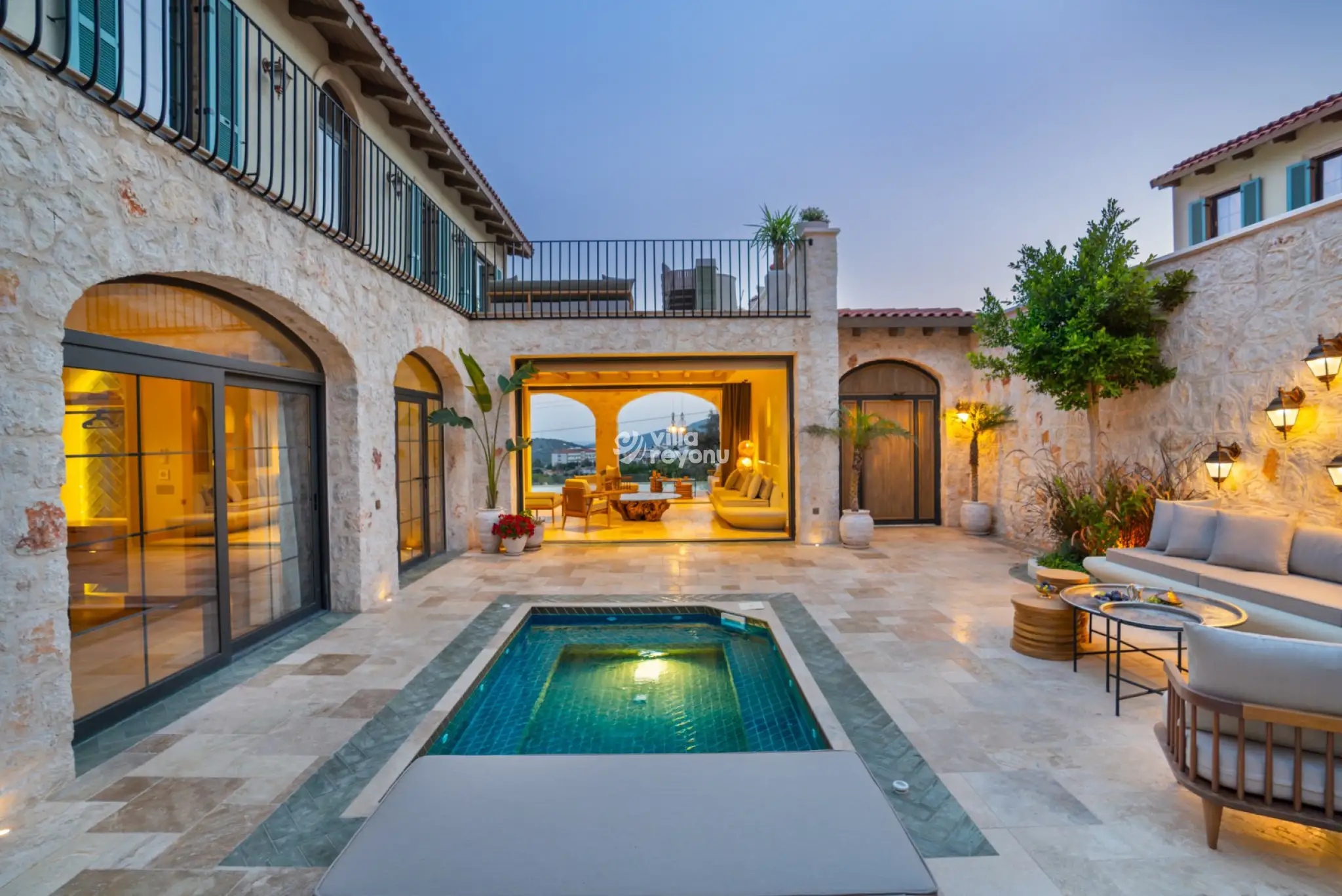 VİLLA LUXERA, Kalkan Kızıltaş bölgesinde merkezi konumda deniz manzaralı 10 kişilik kiralık villa 