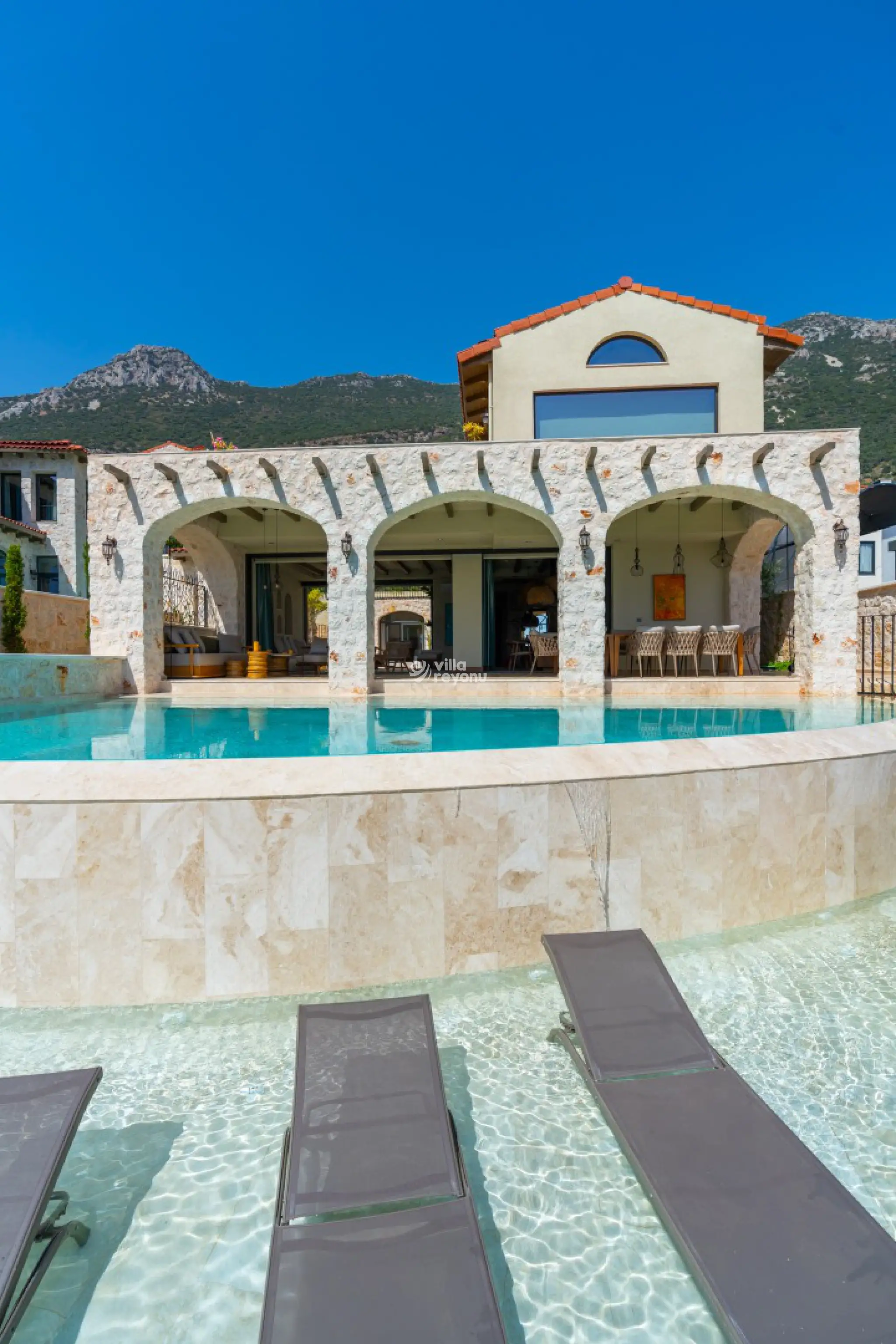 VİLLA LUXERA, Kalkan Kızıltaş bölgesinde merkezi konumda deniz manzaralı 10 kişilik kiralık villa 