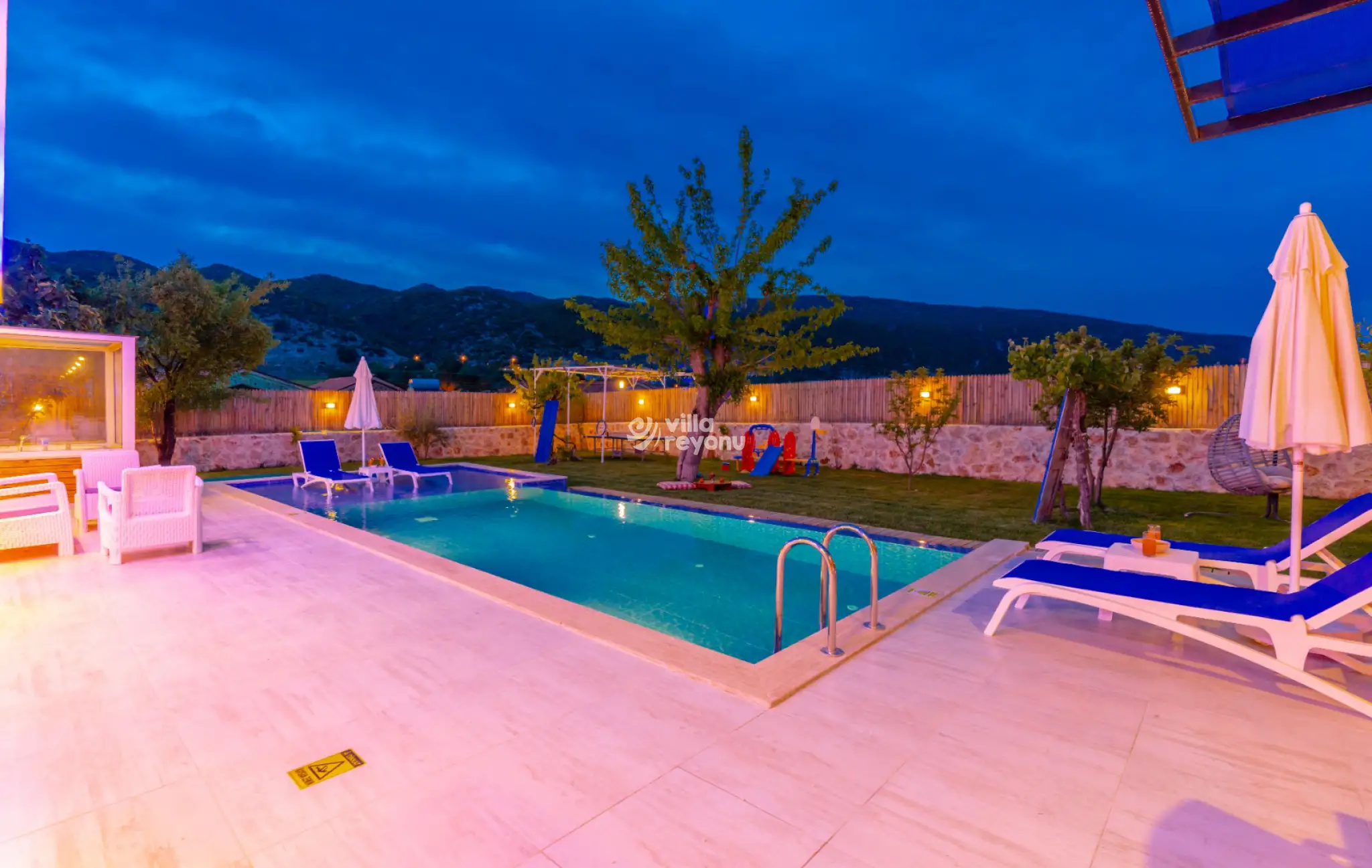 Villa Holi, Kalkan Sarıbelen Bölgesinde Bahçeli Jakuzili 4 Kişilik Villa