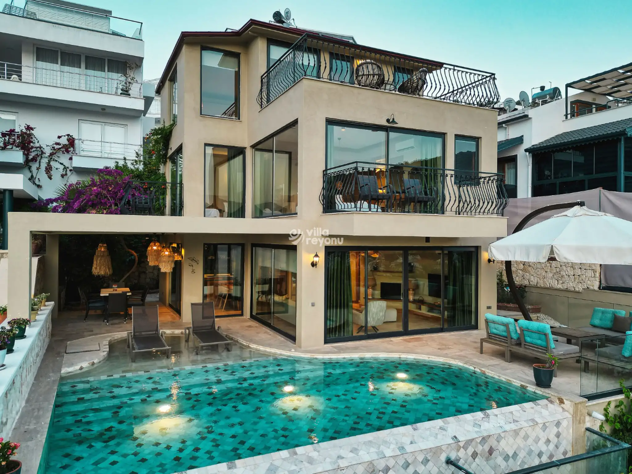VİLLA LUXERA 4, Kalkan Kızıltaş bölgesinde merkezi konumda deniz manzaralı 6 kişilik kiralık villa 