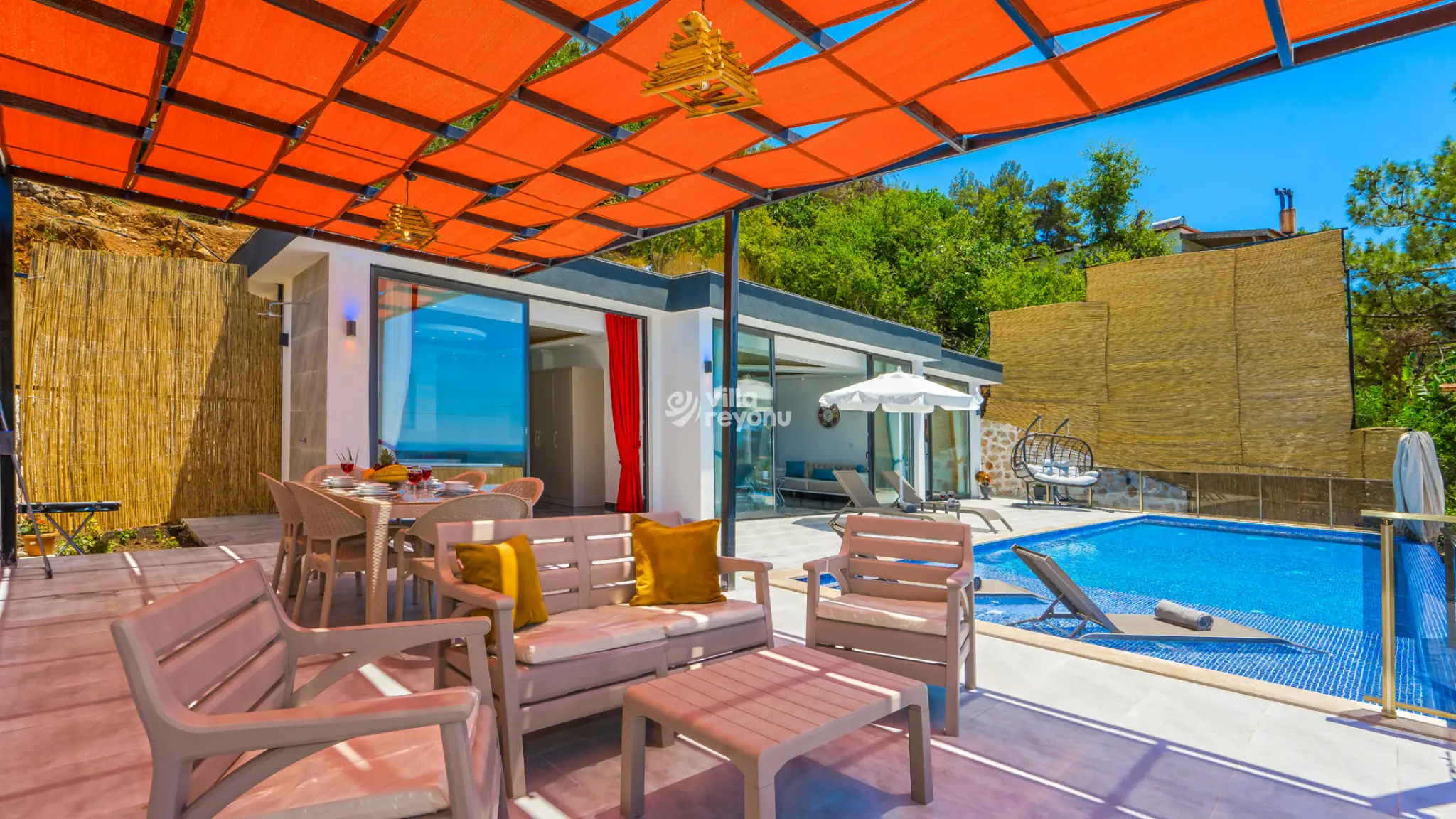 Fiyona-Villa-2_300.jpg