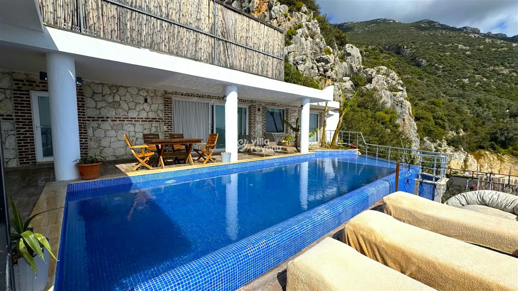 Villa Lysandra 2, Kalkan Akbel bölgesinde 6 kişilik deniz manzaralı villa