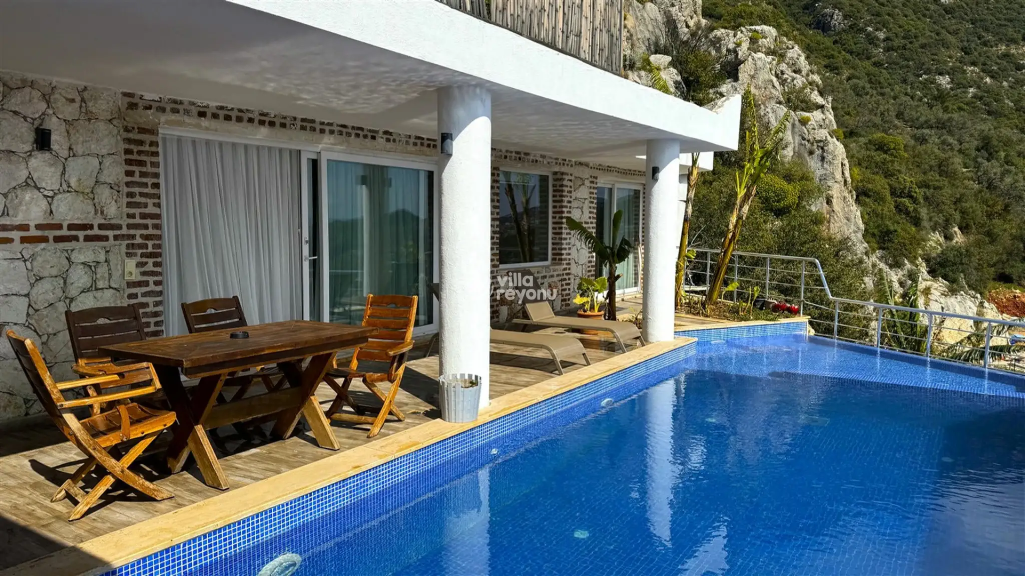Villa Lysandra 2, Kalkan Akbel bölgesinde 6 kişilik deniz manzaralı villa
