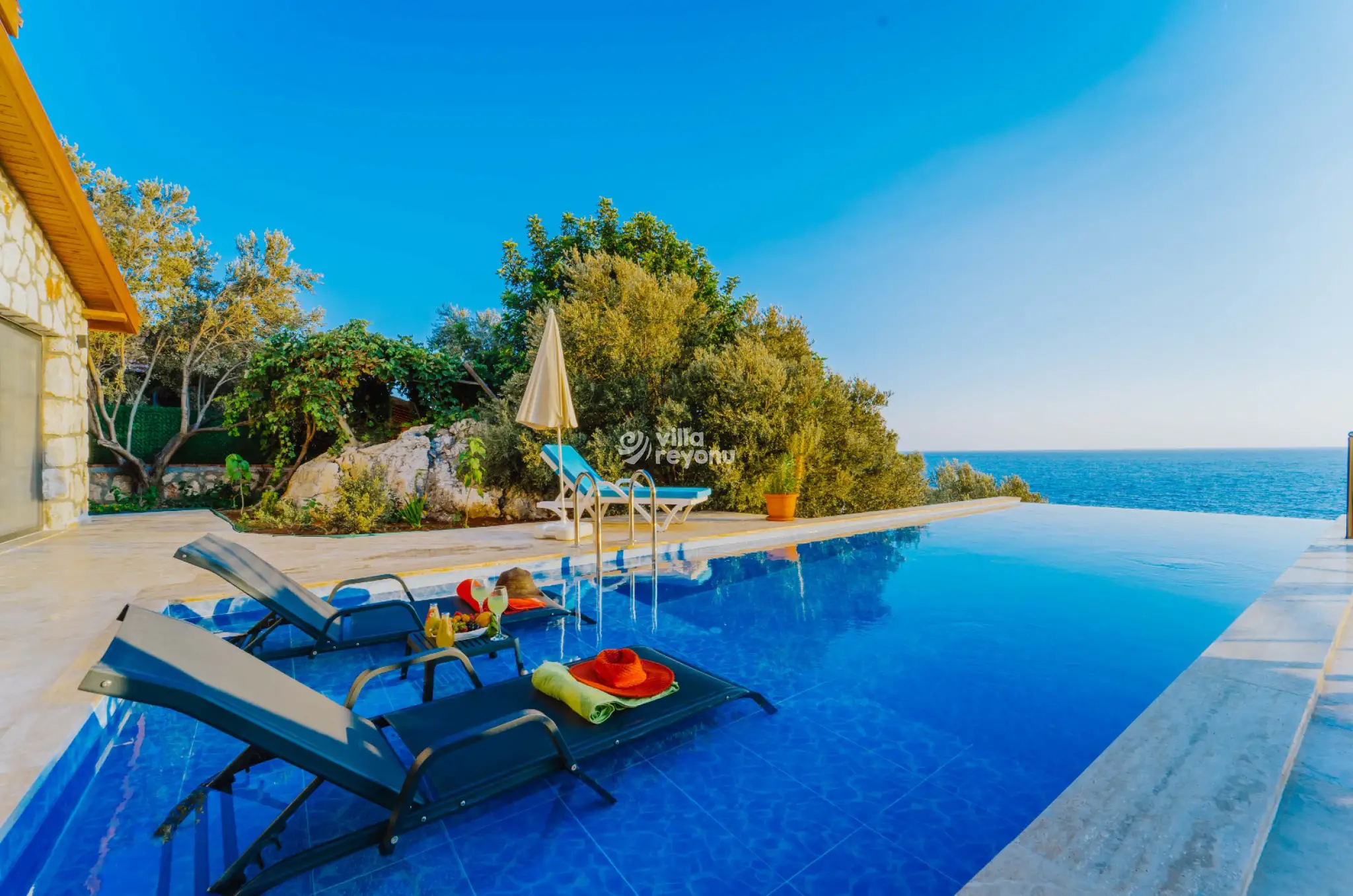 ViLLA-ADONiS_22_870.jpg