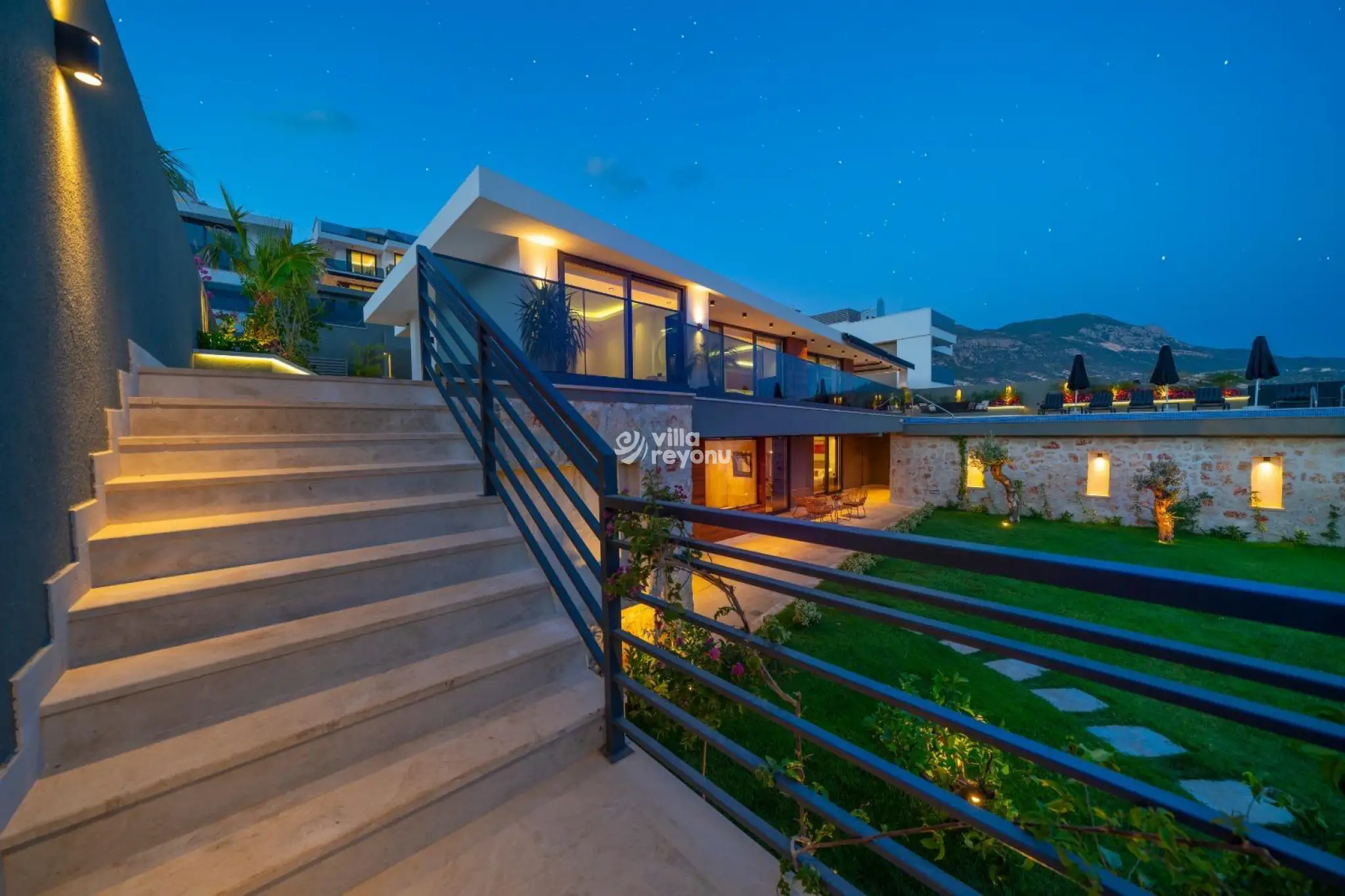 Villa-Ayse-Luks-Deniz-Manzarali-Kiralik-Villalar-Villaciniz-20_838_816.jpeg