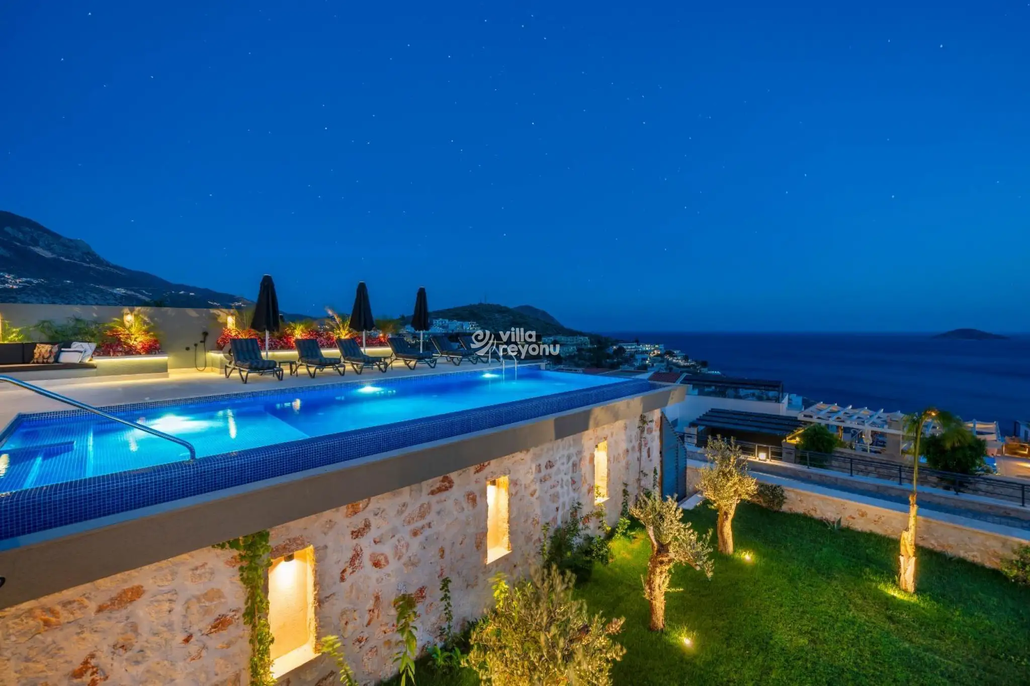 Villa-Ayse-Luks-Deniz-Manzarali-Kiralik-Villalar-Villaciniz-26_965_6.jpeg