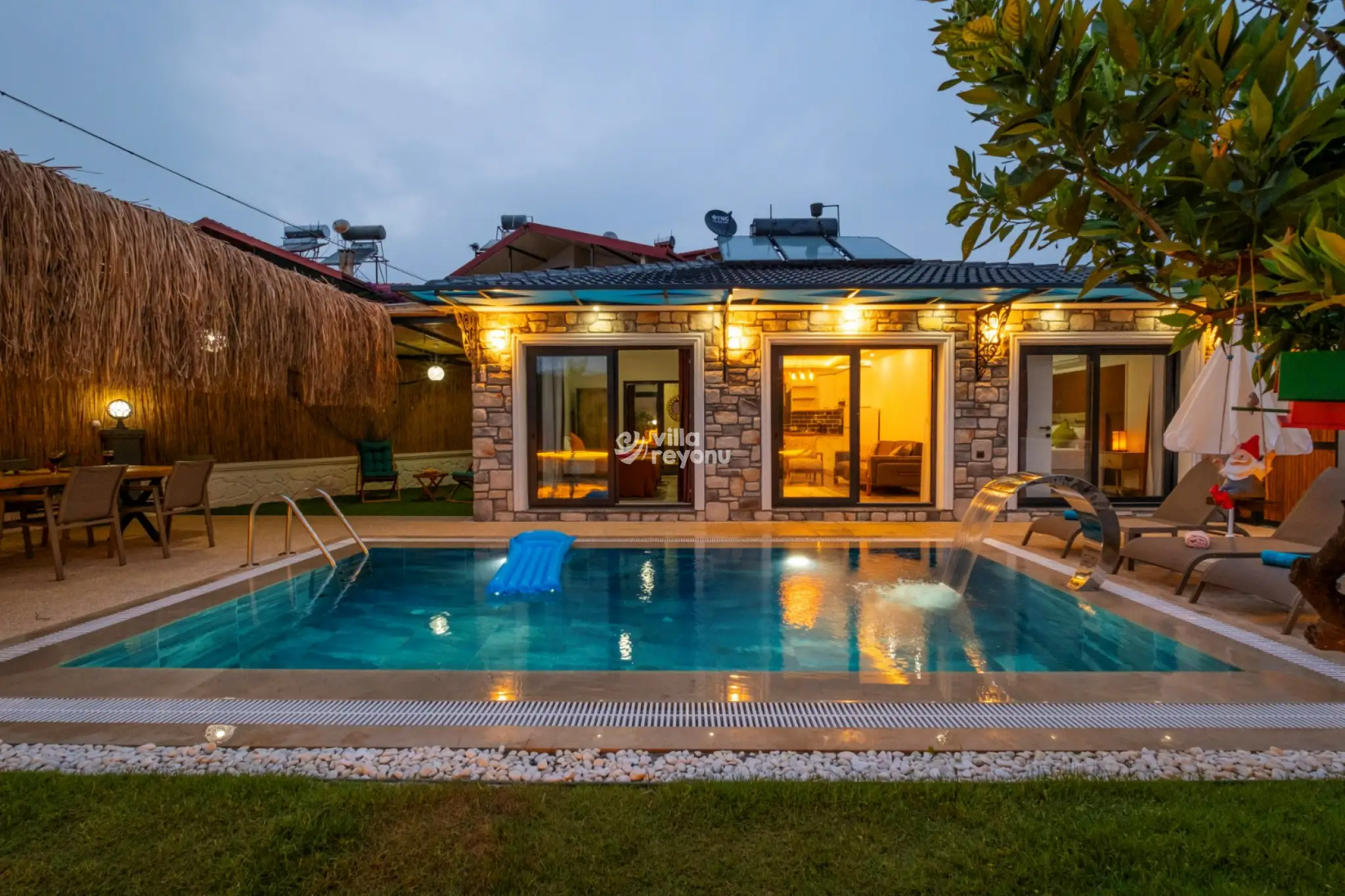 Villa-Biz-Villa-Aloha-3-42_912_448.jpg
