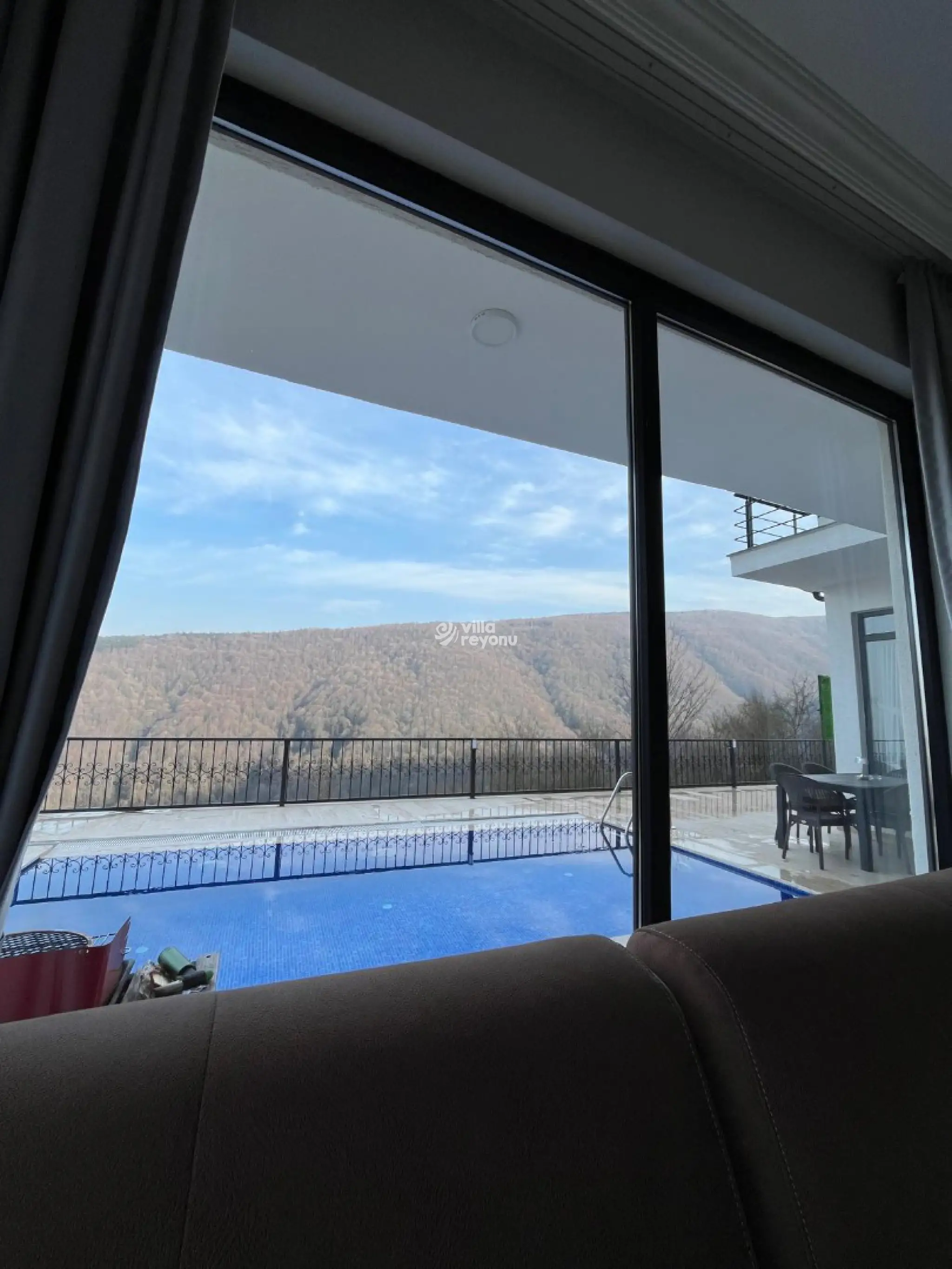 Villa-Enza-1_144.jpg