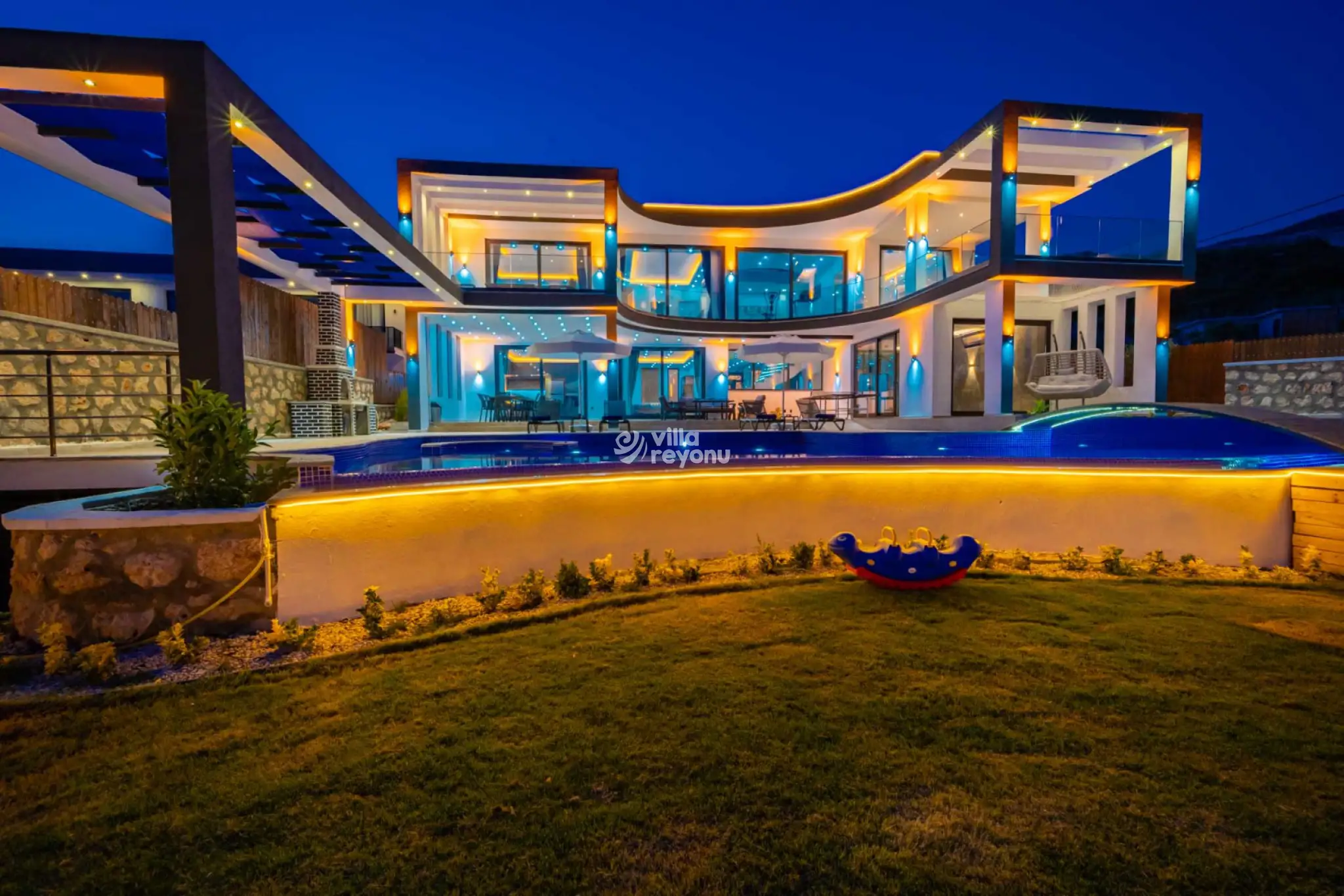 Villa-Kenan-Tatil-Location-Deniz-Manzarali-Villa-84_939.jpg
