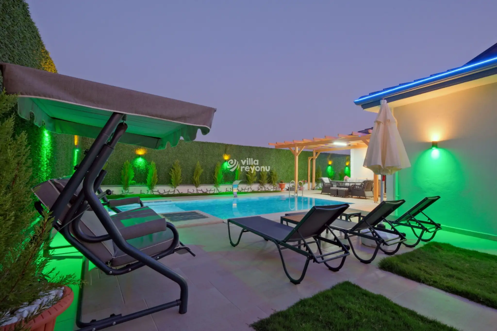 Villabiz-villa-sandal-53_933_937.jpg
