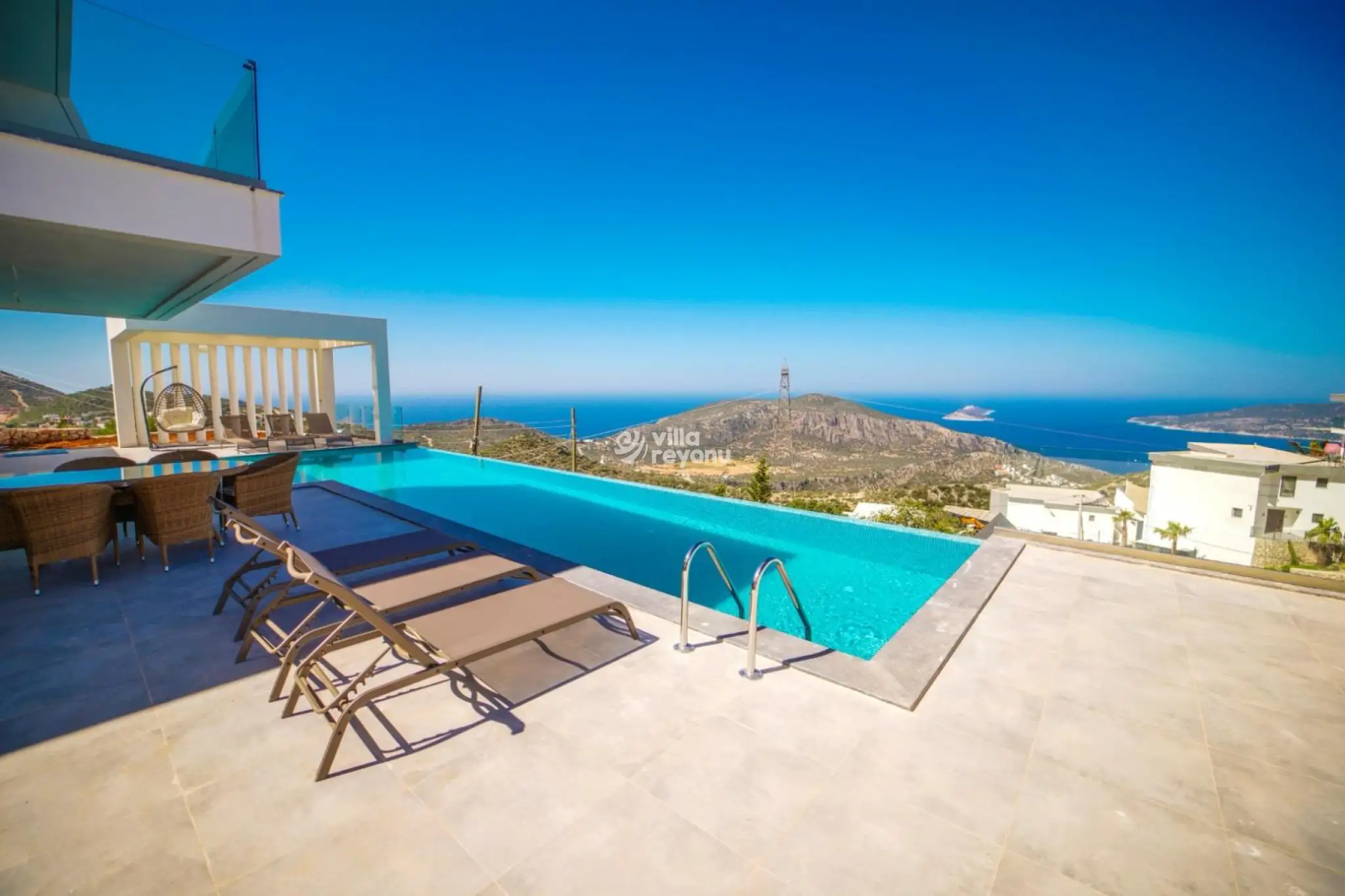 Villa Vellura, Kalkan Kördere bölgesinde 6 kişilik deniz manzaralı kiralık villa