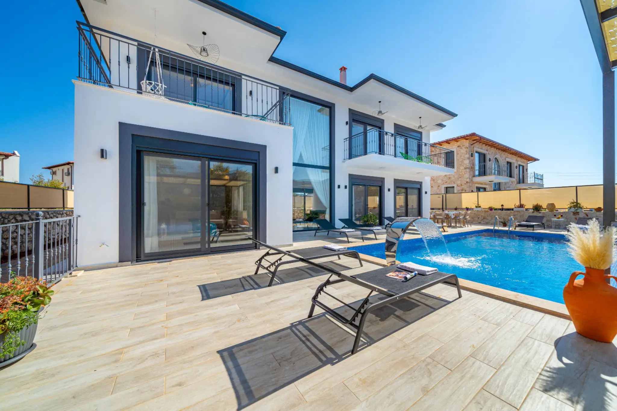 Villa Asris, Çukurbağ bölgesinde doğa içerisinde 8 kişilik kiralık villa 