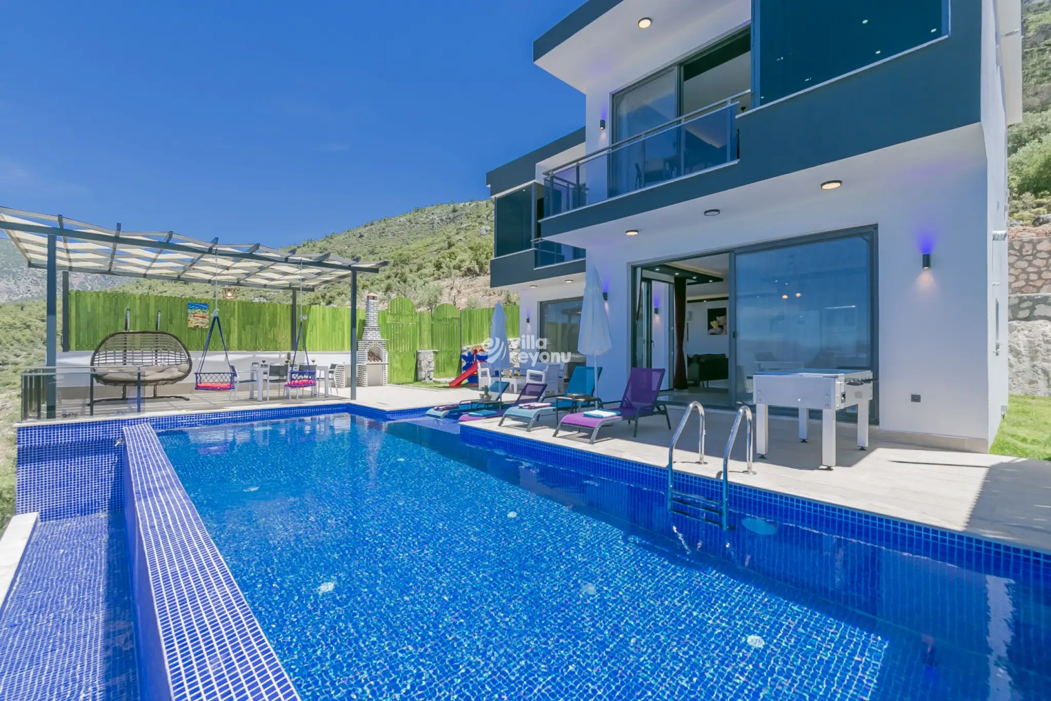 deniz-manzarali-jakuzili-muhazafakar-balayi-villa-gumus-3_596_740.jpg