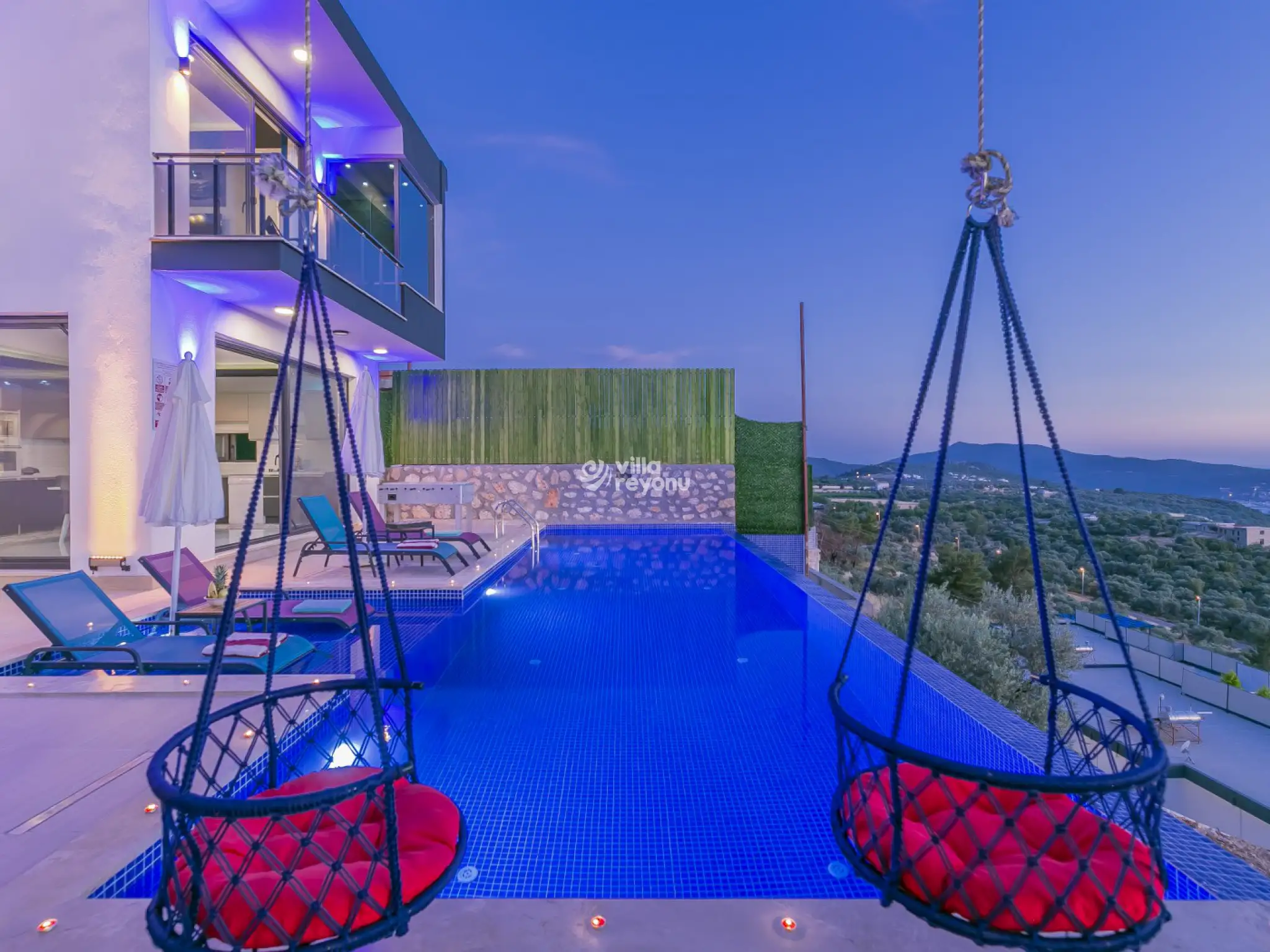 deniz-manzarali-jakuzili-muhazafakar-balayi-villa-gumus-4_122_543.jpg