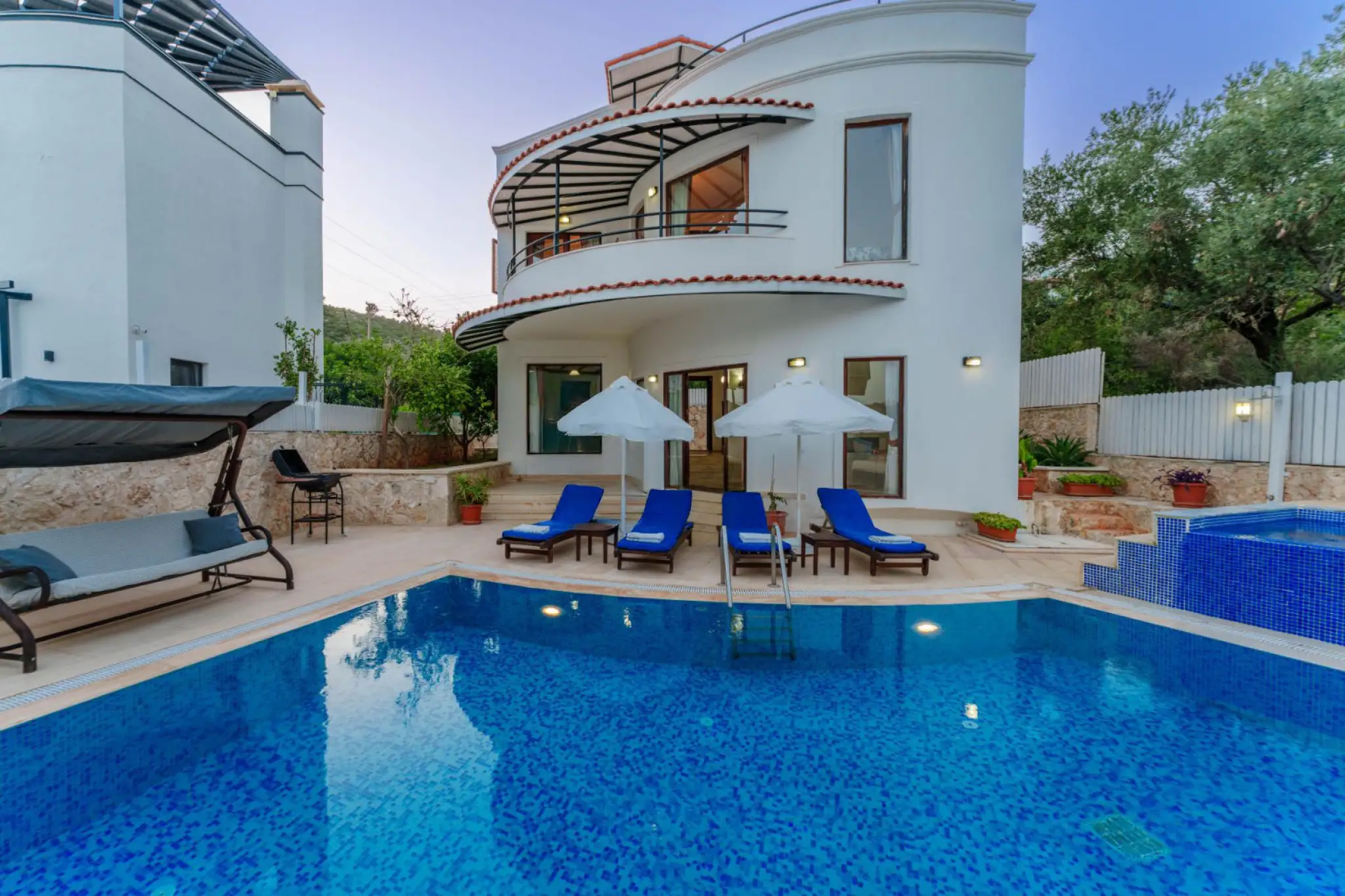 Villa Fiorenza, Kalkan Akbel mevkiinde 6 kişilik merkezi konumda kiralık villa 