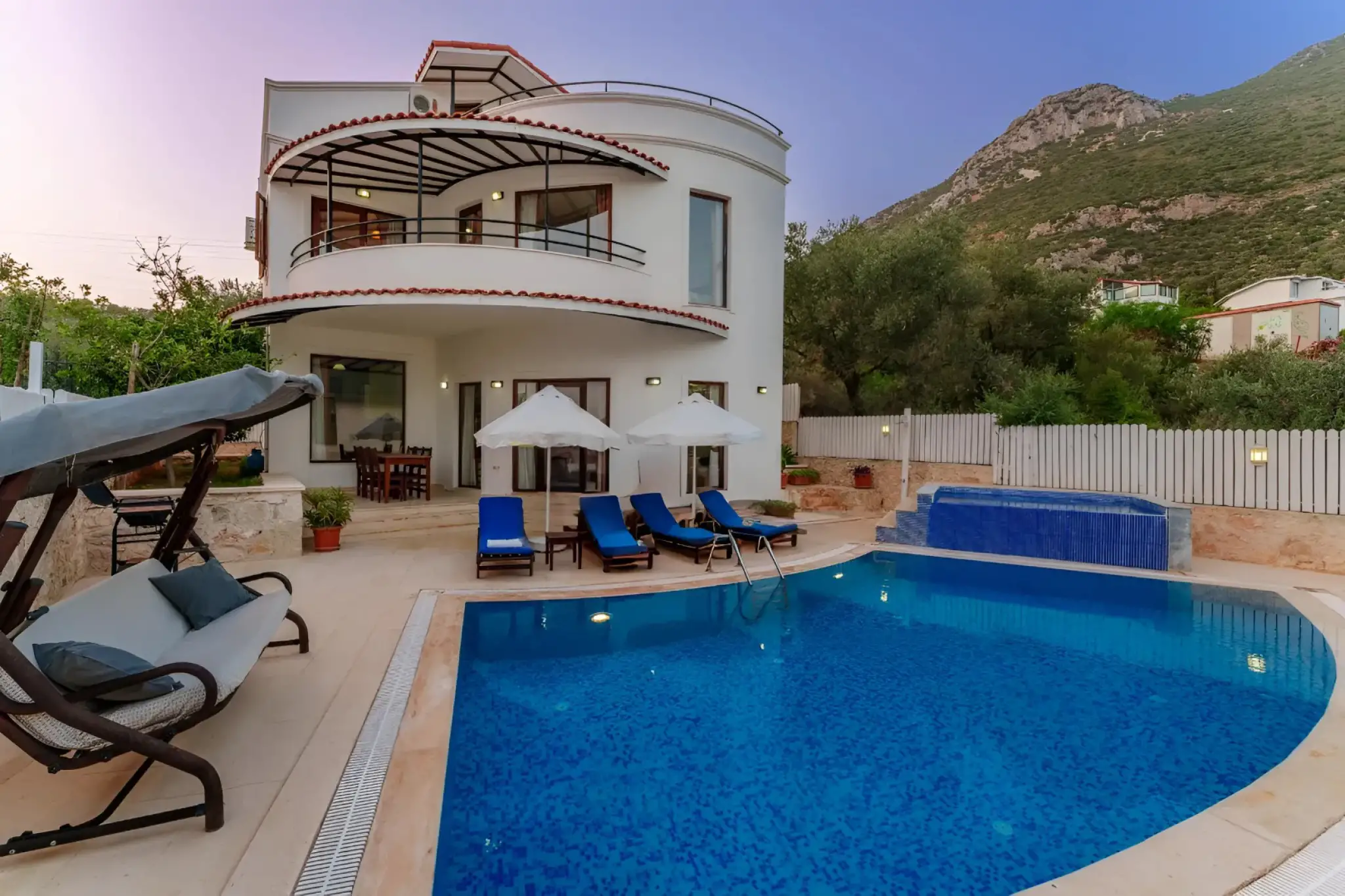 Villa Fiorenza, Kalkan Akbel mevkiinde 6 kişilik merkezi konumda kiralık villa 