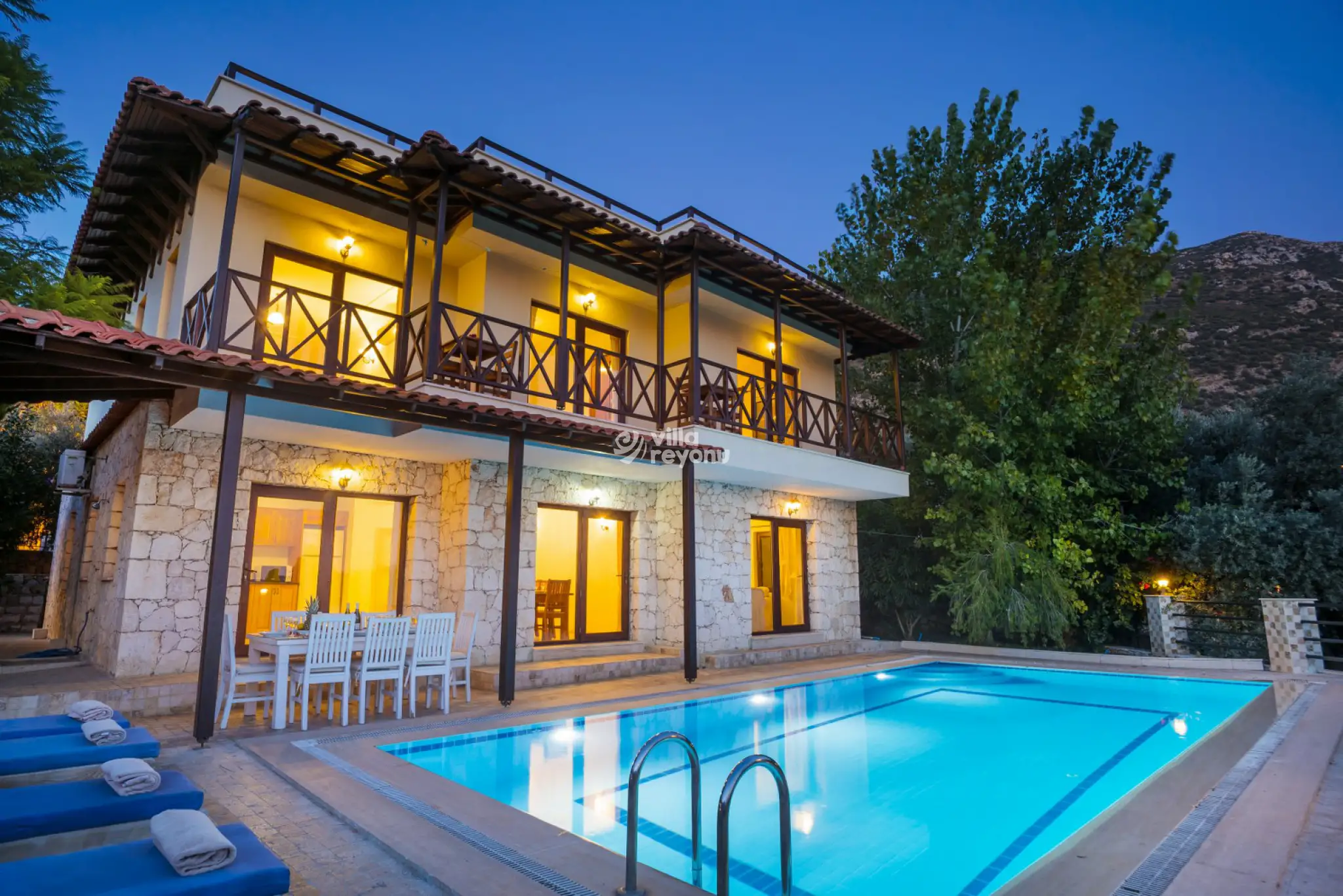 genis-aile-gruplari-icin-merkezi-kiralik-villa-otantik-001_401.jpg