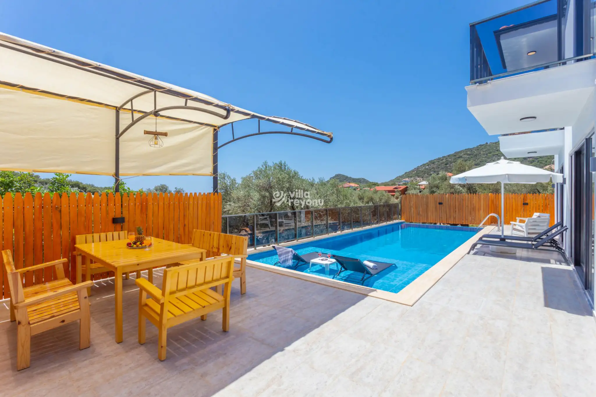 havuzlu-balayi-villasi-villa-capella-3_574_121.jpg