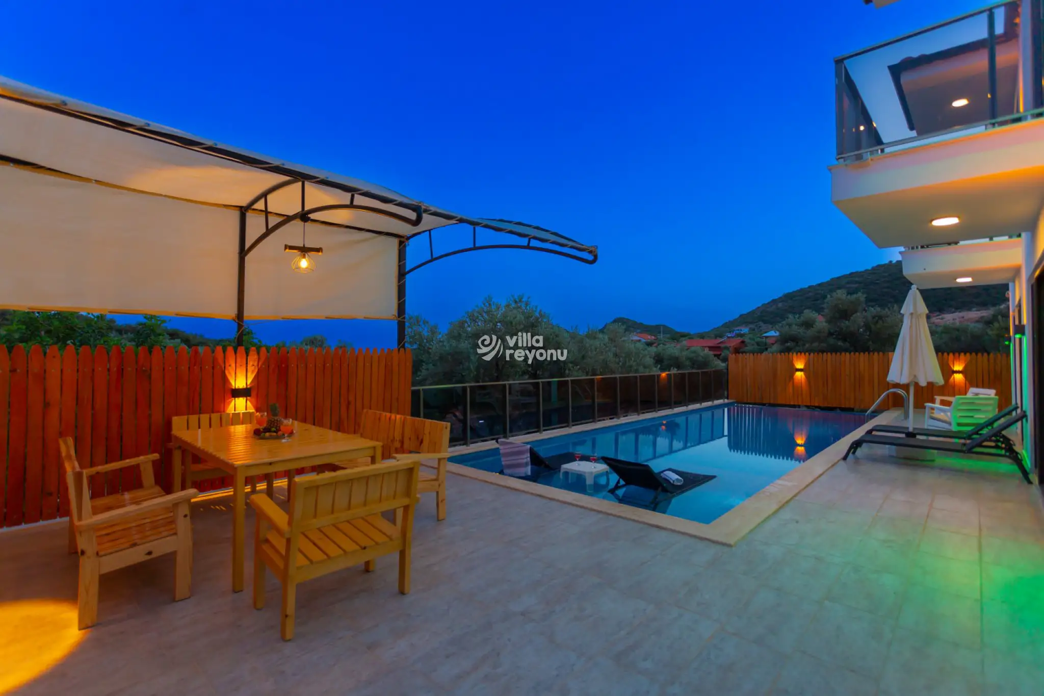 havuzlu-balayi-villasi-villa-capella-43_114_527.jpg