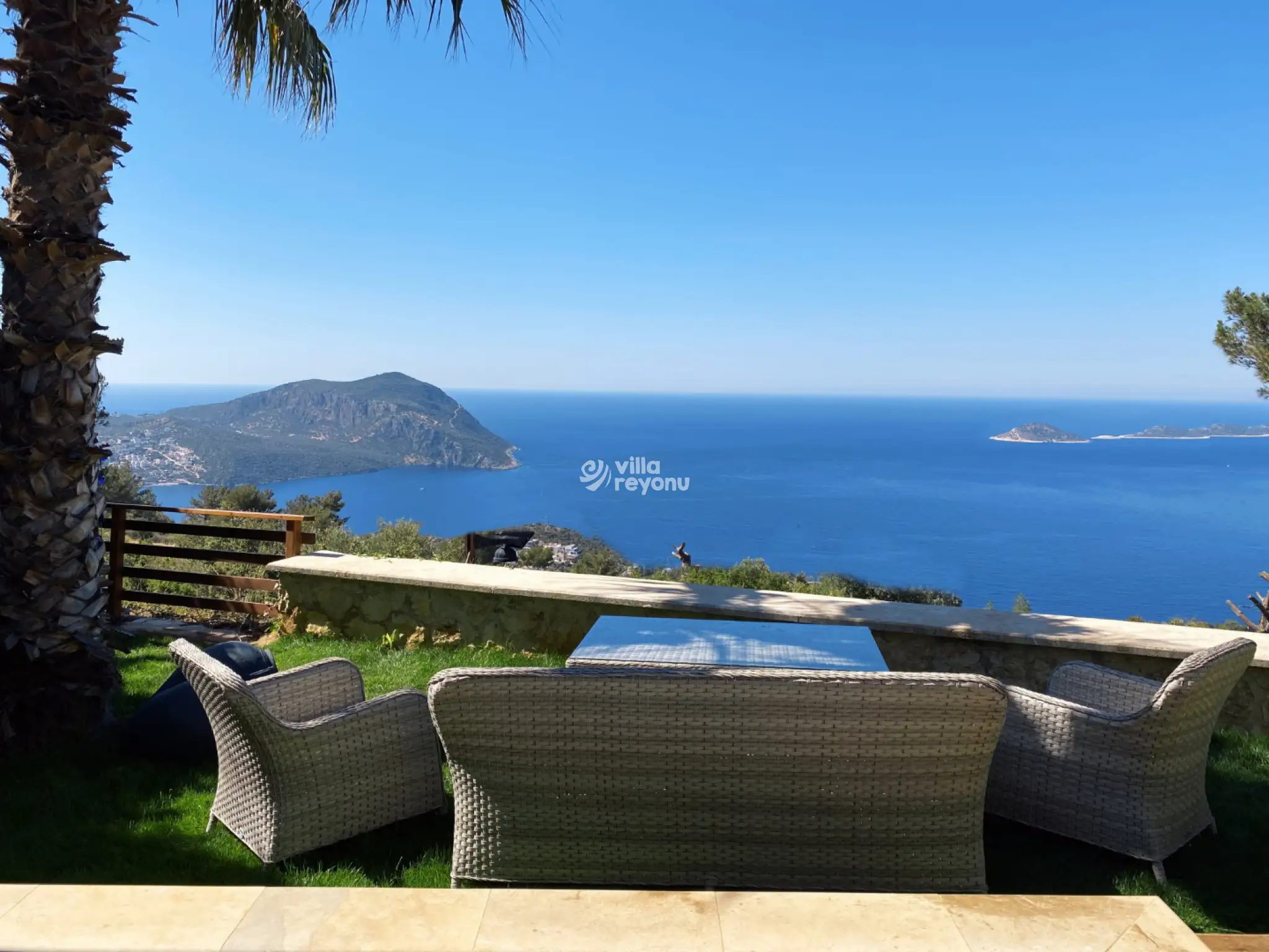 Villa Lunara, Kalkan Akbel bölgesinde 6 kişilik deniz manzaralı kiralık villa