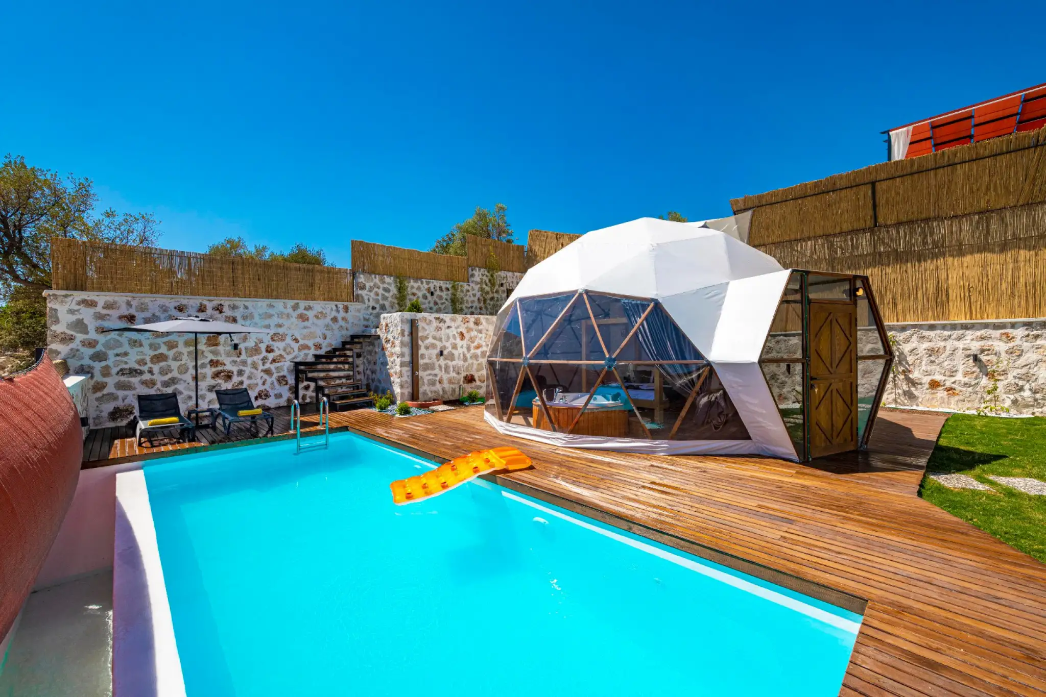 Dome Luxury 1