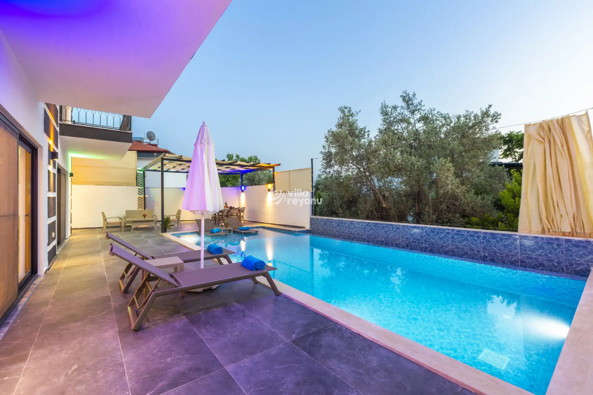 kiralik-tatil-villa-night-16_333_854.jpg