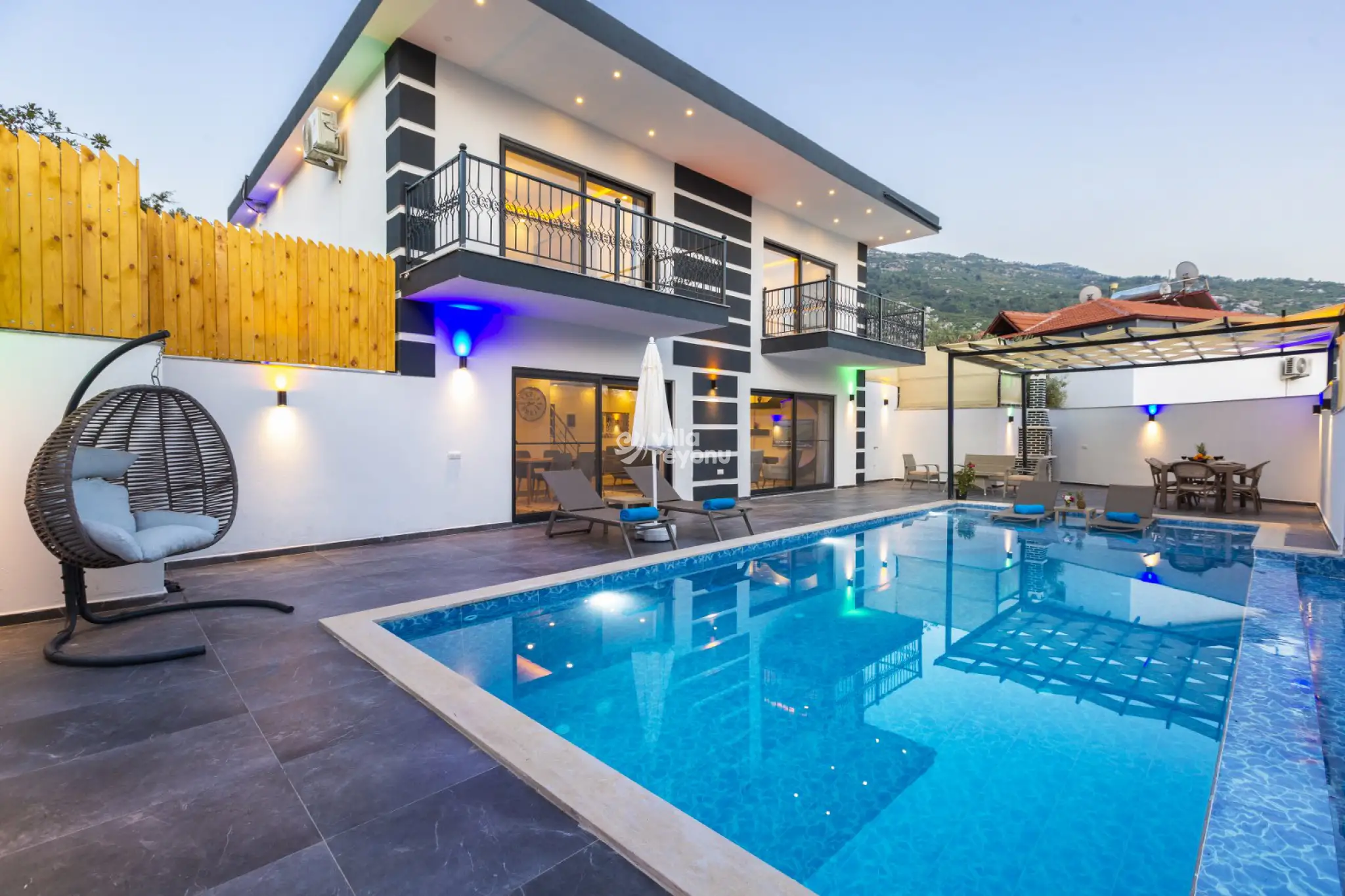 kiralik-tatil-villa-night-2_897_798.jpg