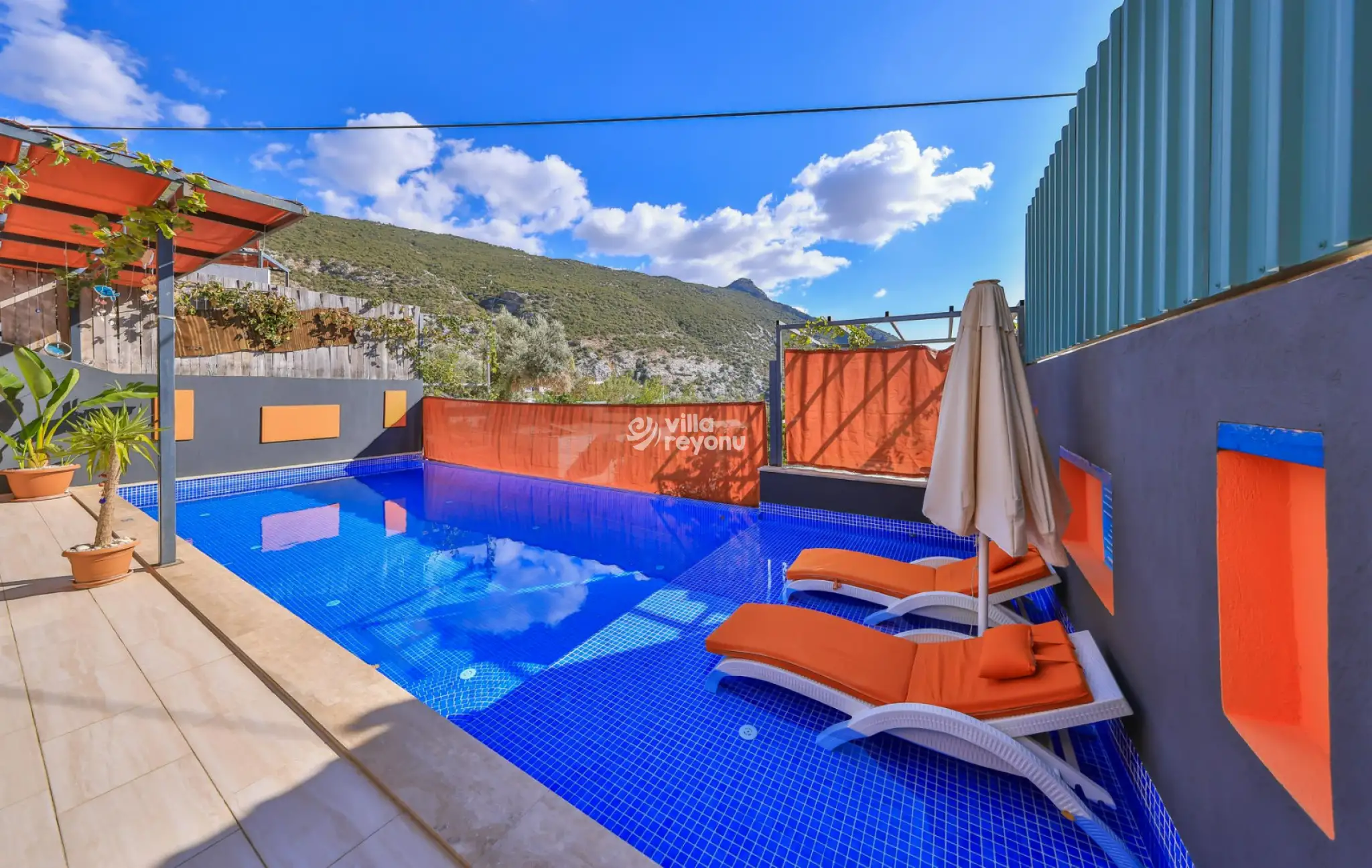 Kalkan'da Haftalık Kiralık Muhafazakar Balayı Villası