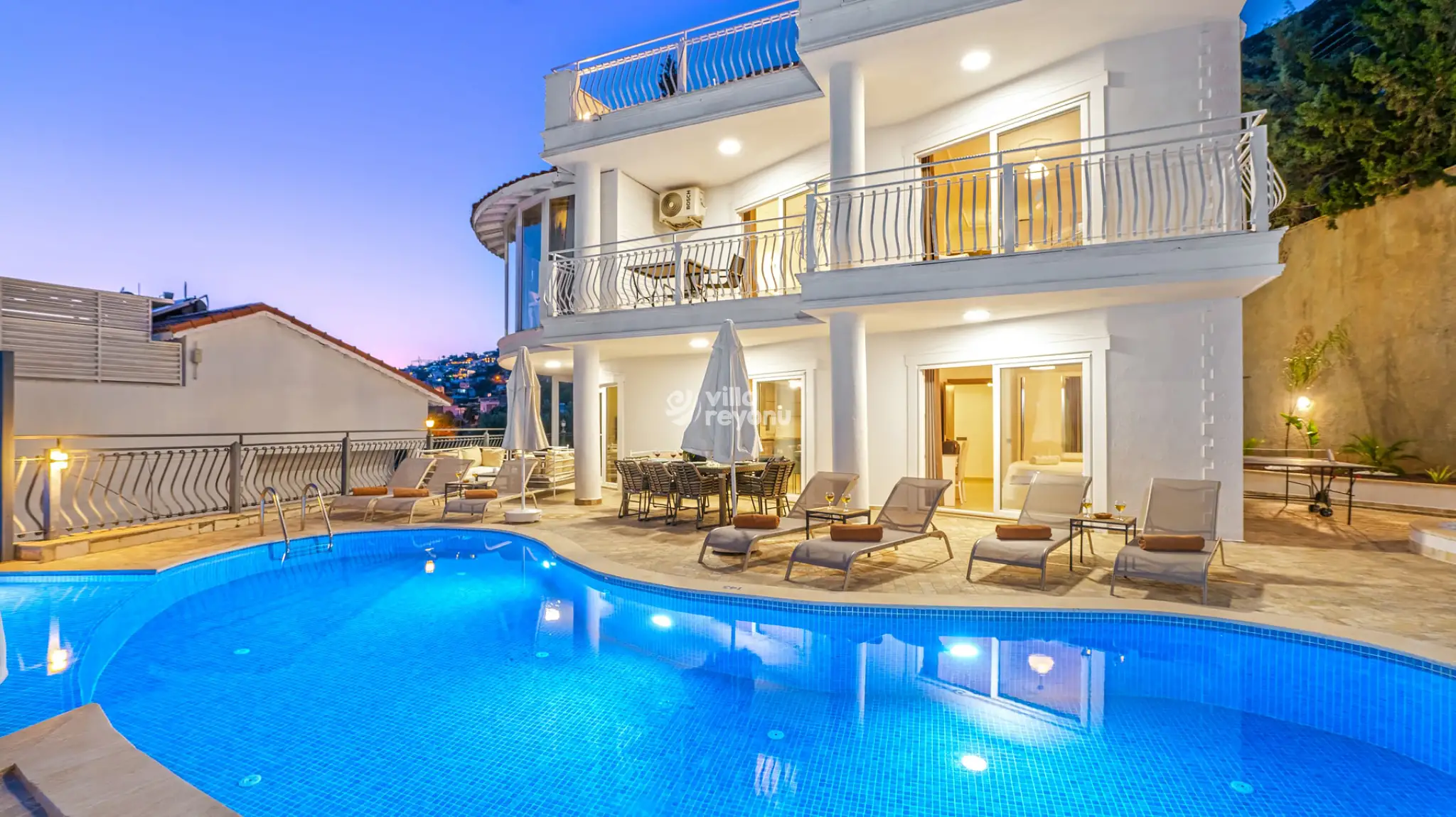 Kalkan Merkez'de Kalabalık Ailelere Uygun Tatil Villası
