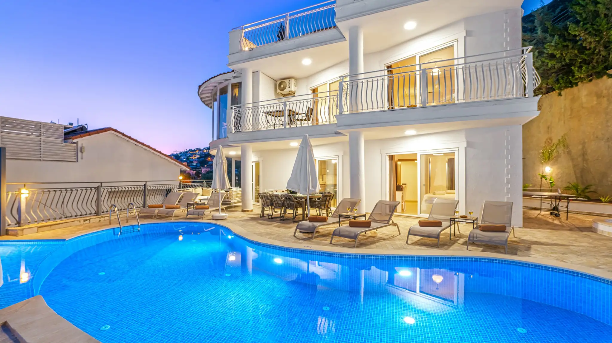 Kalkan Merkez'de Kalabalık Ailelere Uygun Tatil Villası