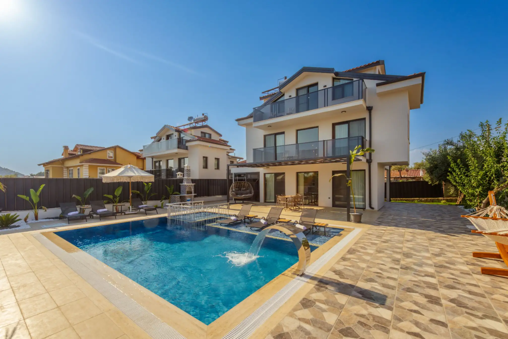 Villa Skyfall 2