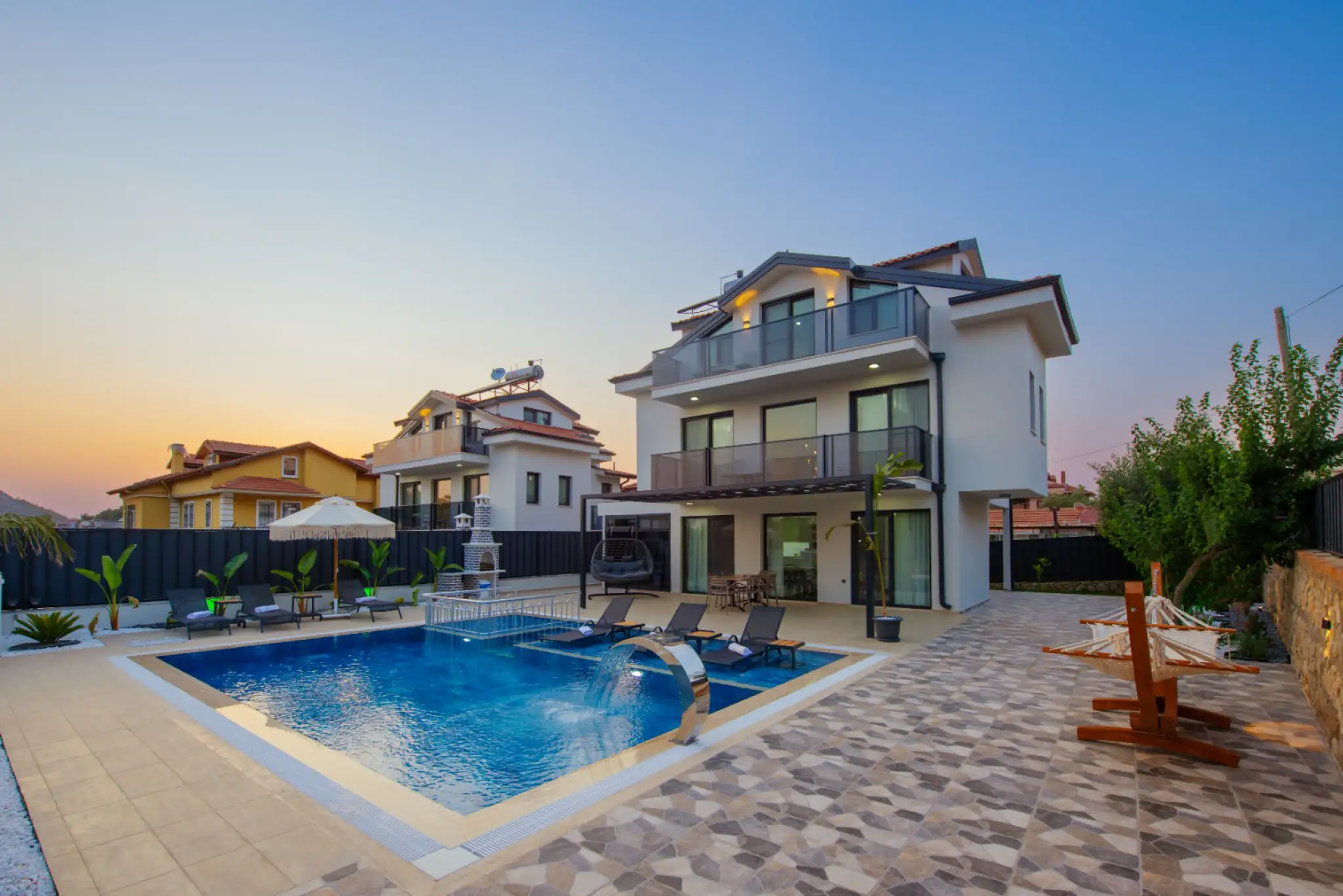 Villa Skyfall 2