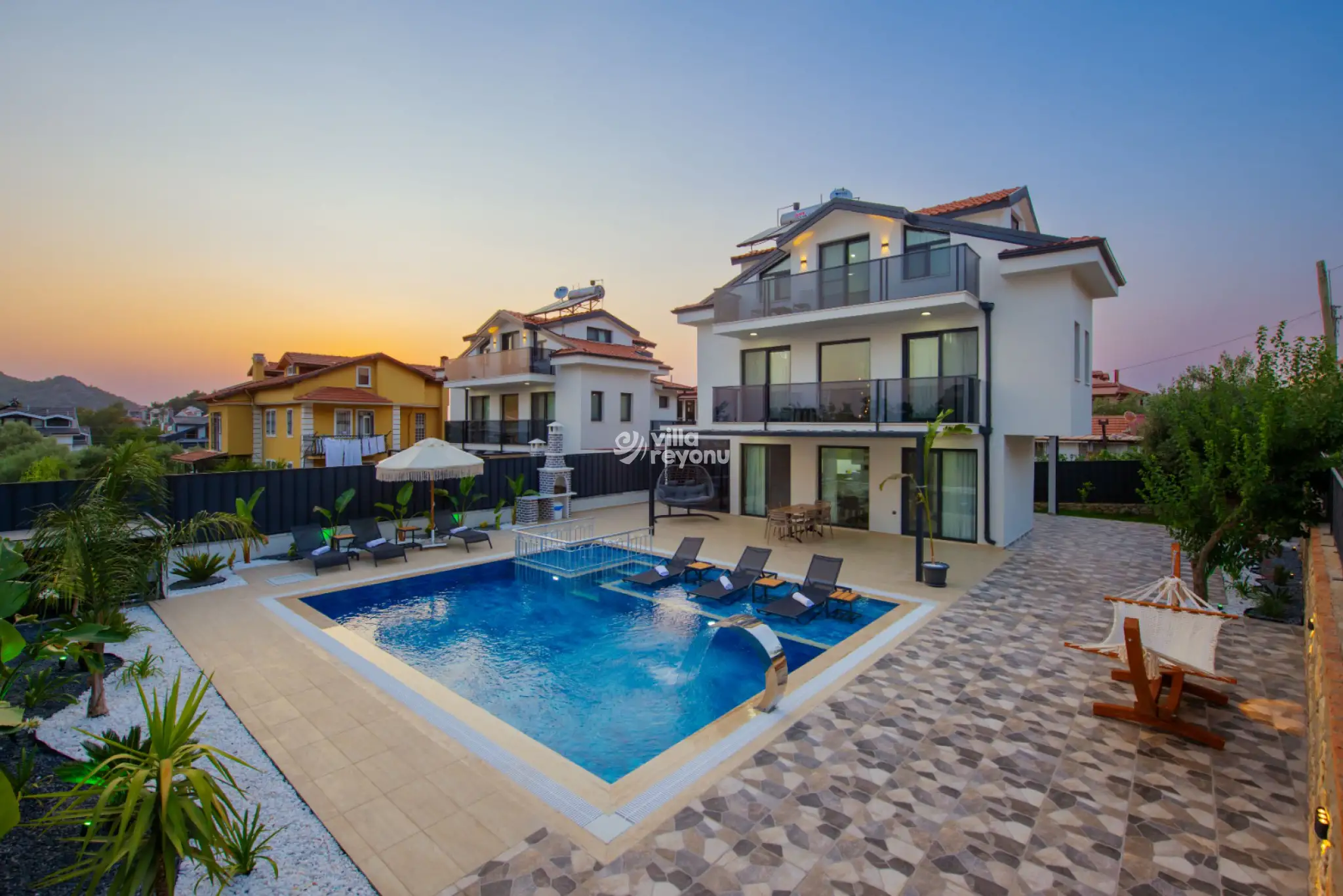 Villa Skyfall 2